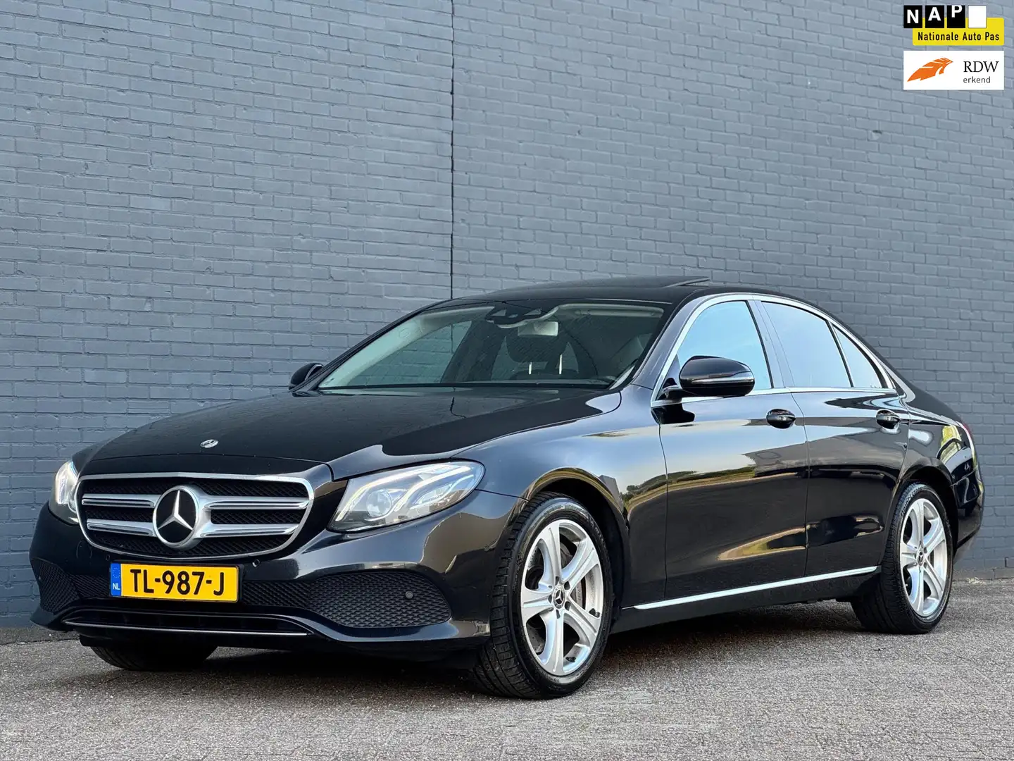 Mercedes-Benz E 350 d 4Matic Premium Plus|EXTRA PEDALEN|SCHUIFDAK| Černá - 1