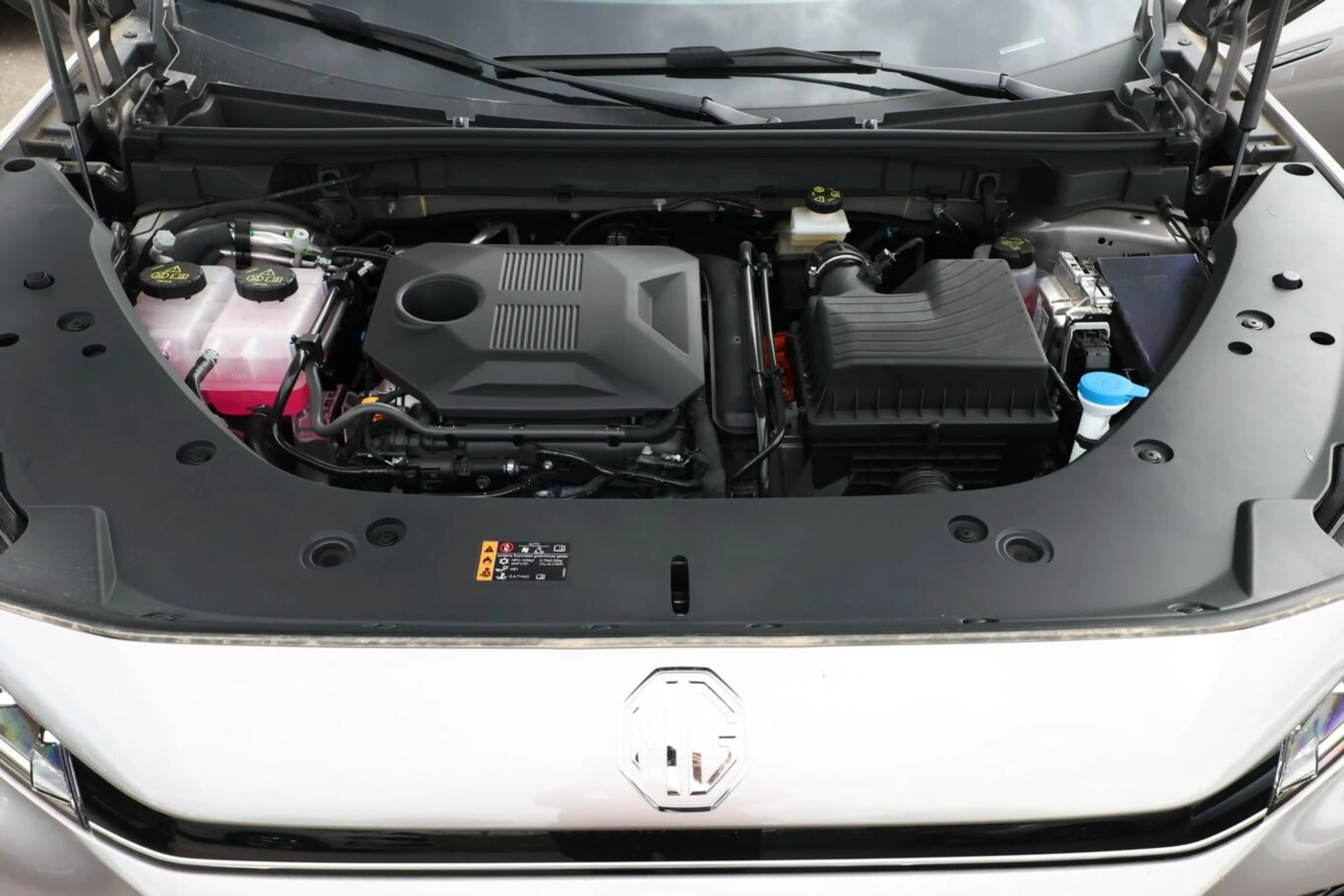 MG HS Luxury HEV+ ACC 360Kam SHZ eHK TotW KeyL 19Z 16... — photo 12