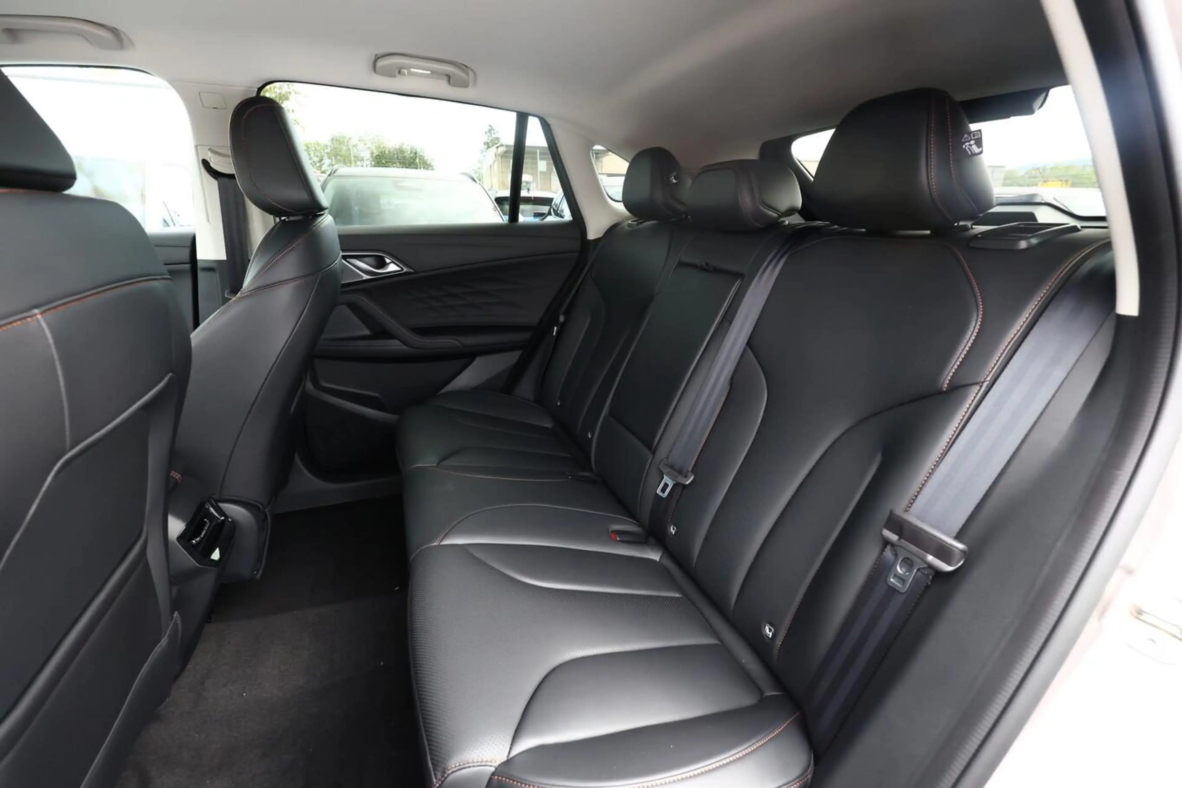 MG HS Luxury HEV+ ACC 360Kam SHZ eHK TotW KeyL 19Z 16... — photo 10