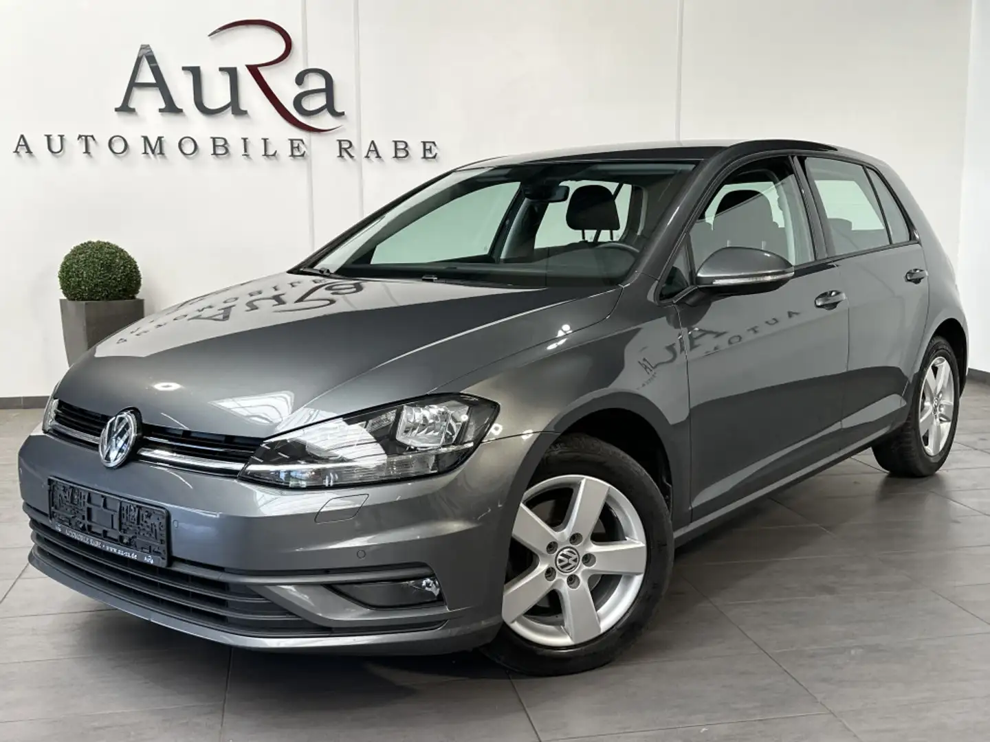 Volkswagen Golf 1.6 TDI TL DSG NAV+SHZ+APS+AHK+BLUETOOTH+2Hd Сірий - 2
