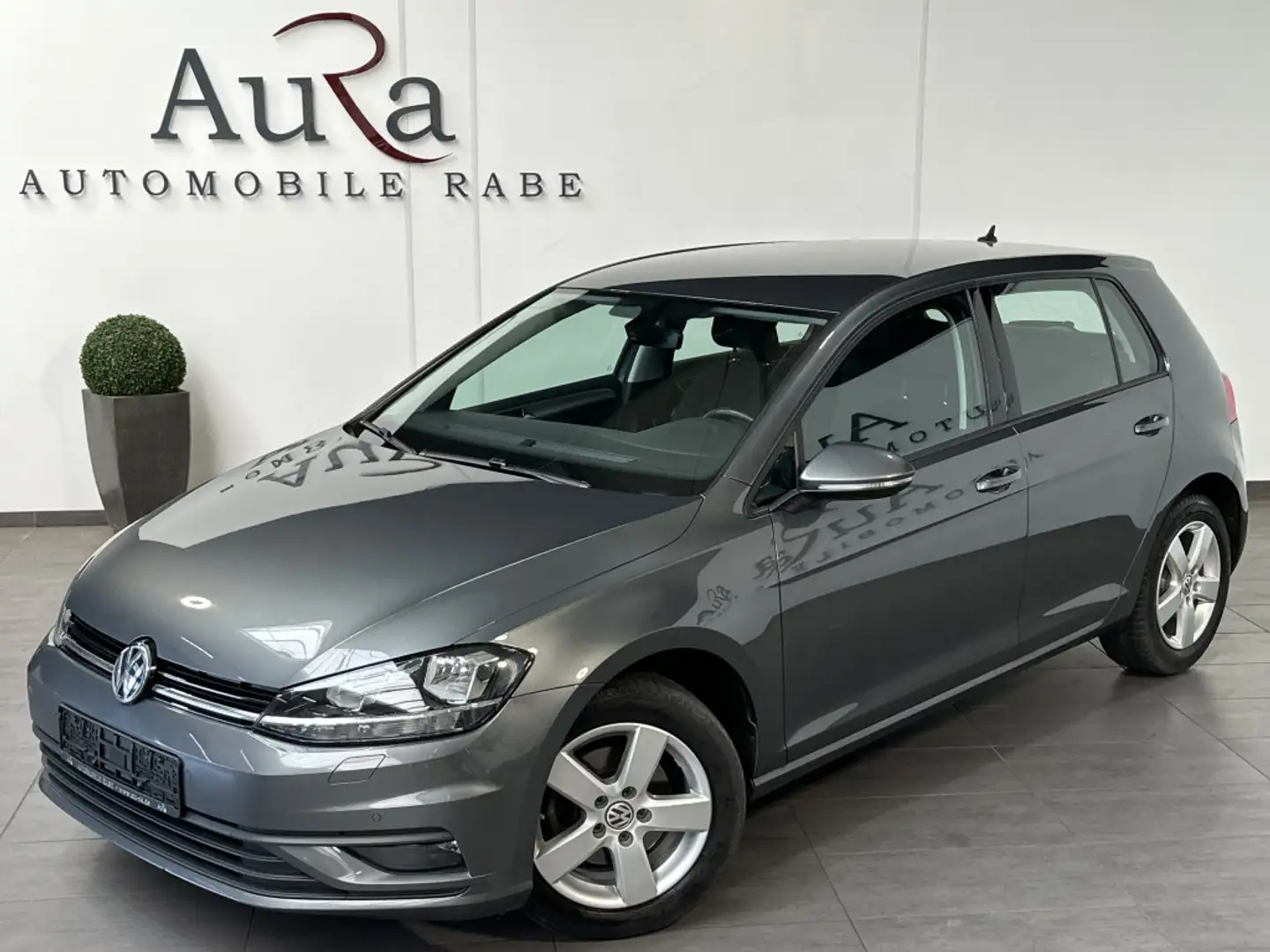 Volkswagen Golf 1.6 TDI TL DSG NAV+SHZ+APS+AHK+BLUETOOTH+2Hd Сірий - 1