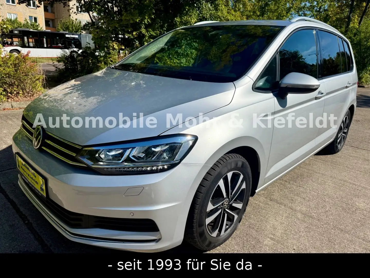Volkswagen Touran United 1,5 TSI DSG 7 Sitzer Silber - 1