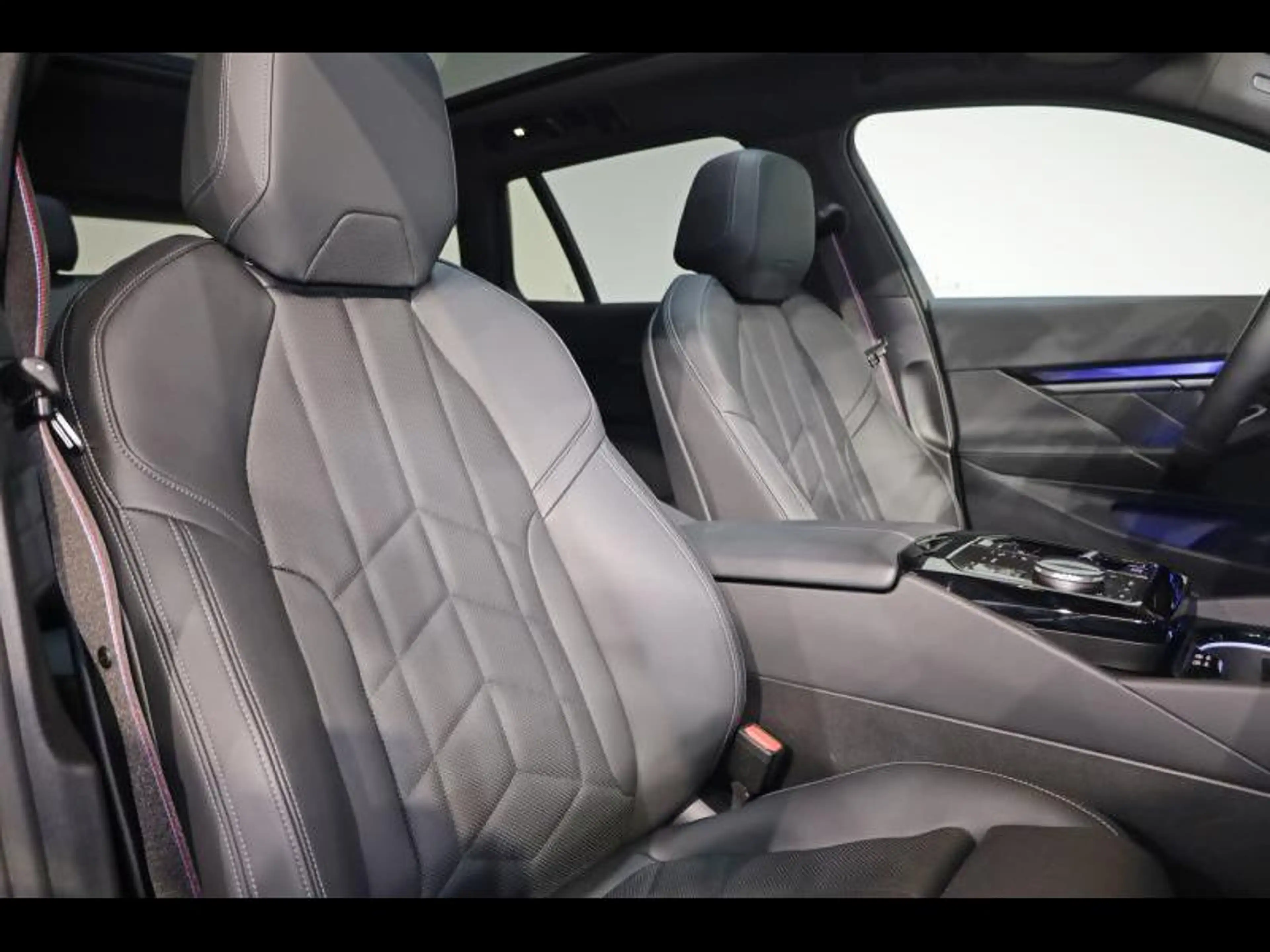 BMW 520 d Touring Kit M Sport — photo 11