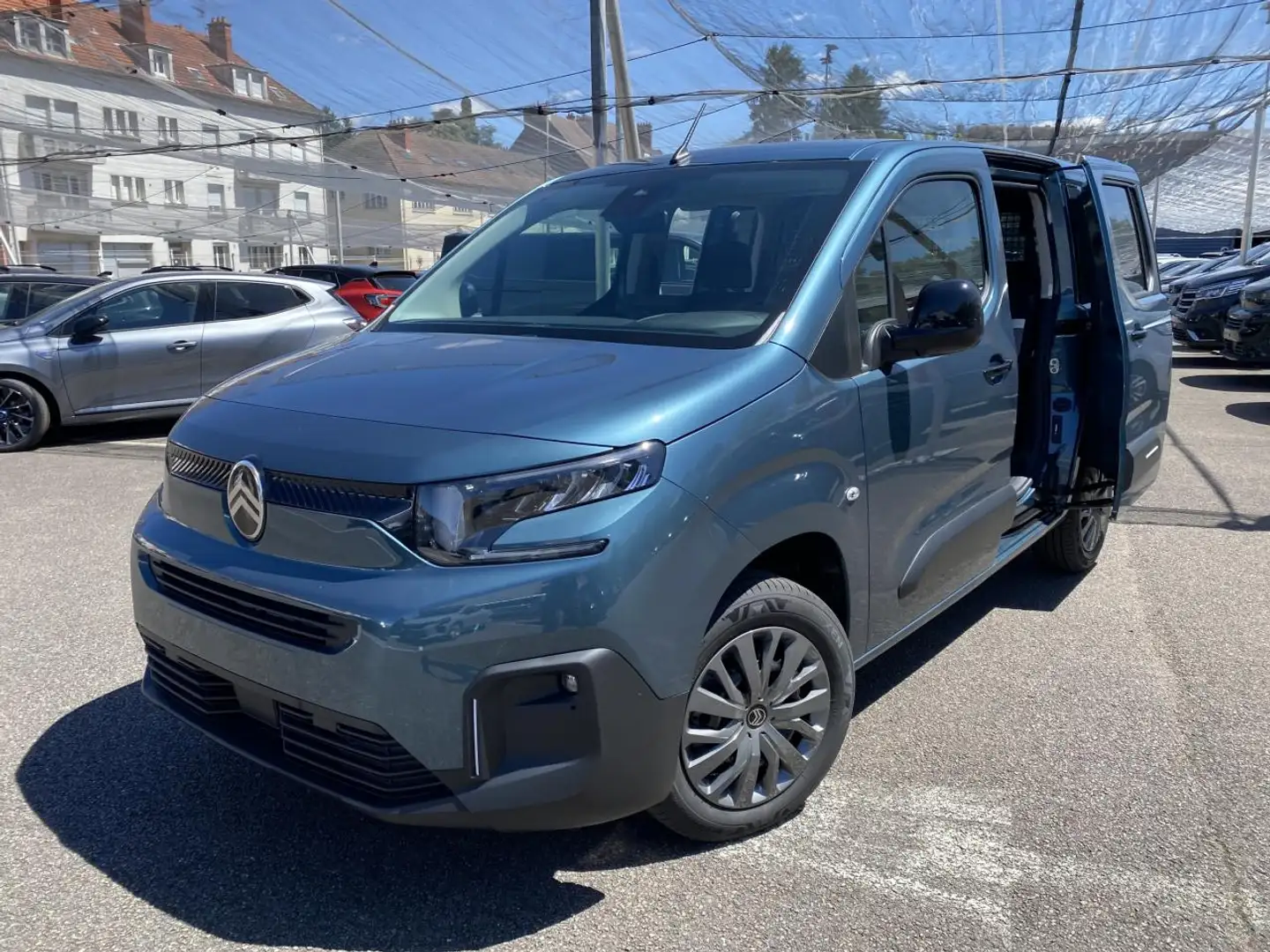 Citroen Berlingo III (2) 1.5 BlueHDi S\u0026S 130 EAT8 M PLUS N1 SA Bleu - 1