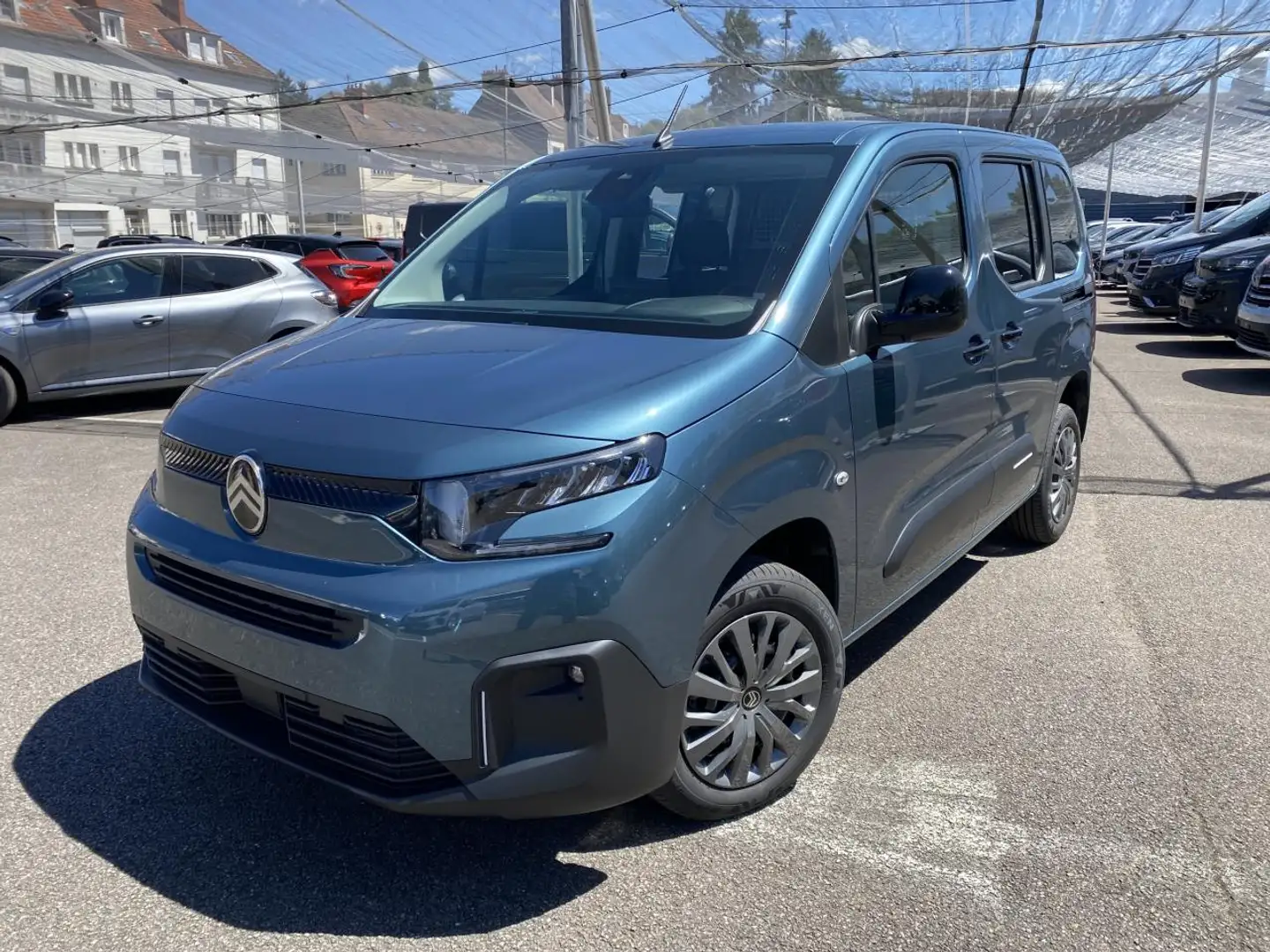 Citroen Berlingo III (2) 1.5 BlueHDi S\u0026S 130 EAT8 M PLUS N1 SA Bleu - 2