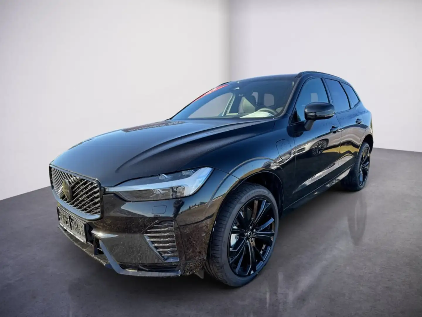 Volvo XC60 Black Edition Ultra, T6 AWD Plug-in Hybrid, Elektrisch/Benzi Schwarz - 1