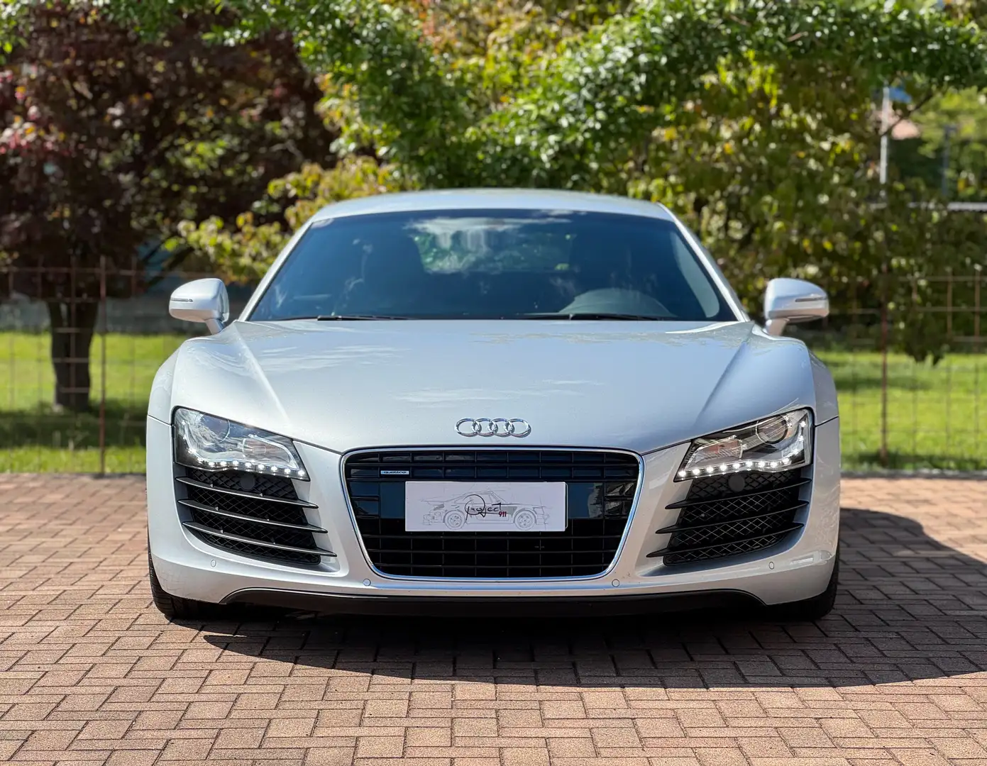 Audi R8 R8 Coupe 4.2 V8 quattro r-tronic srebrna - 2
