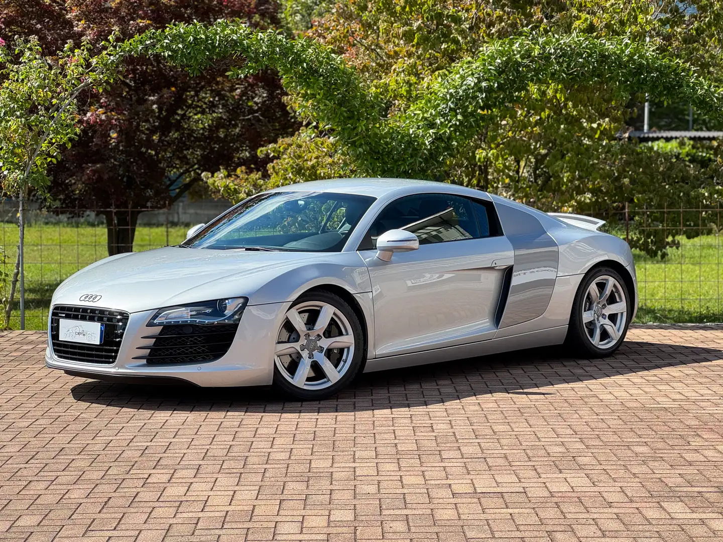 Audi R8 R8 Coupe 4.2 V8 quattro r-tronic srebrna - 1