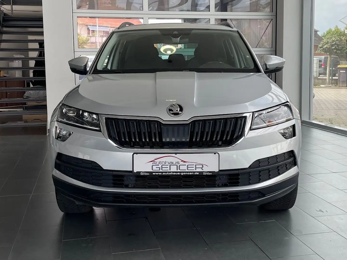 Skoda Karoq Style 1.5 TSI "LED/AHK/PDC/Navi/Sitzhzg" Silber - 2