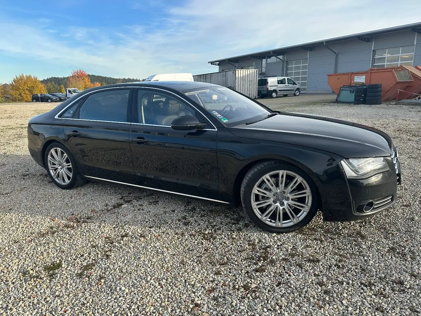 Audi A8 Limousine in Schwarz gebraucht in Pfaffenhofen An Der Ilm für €  24.999,-