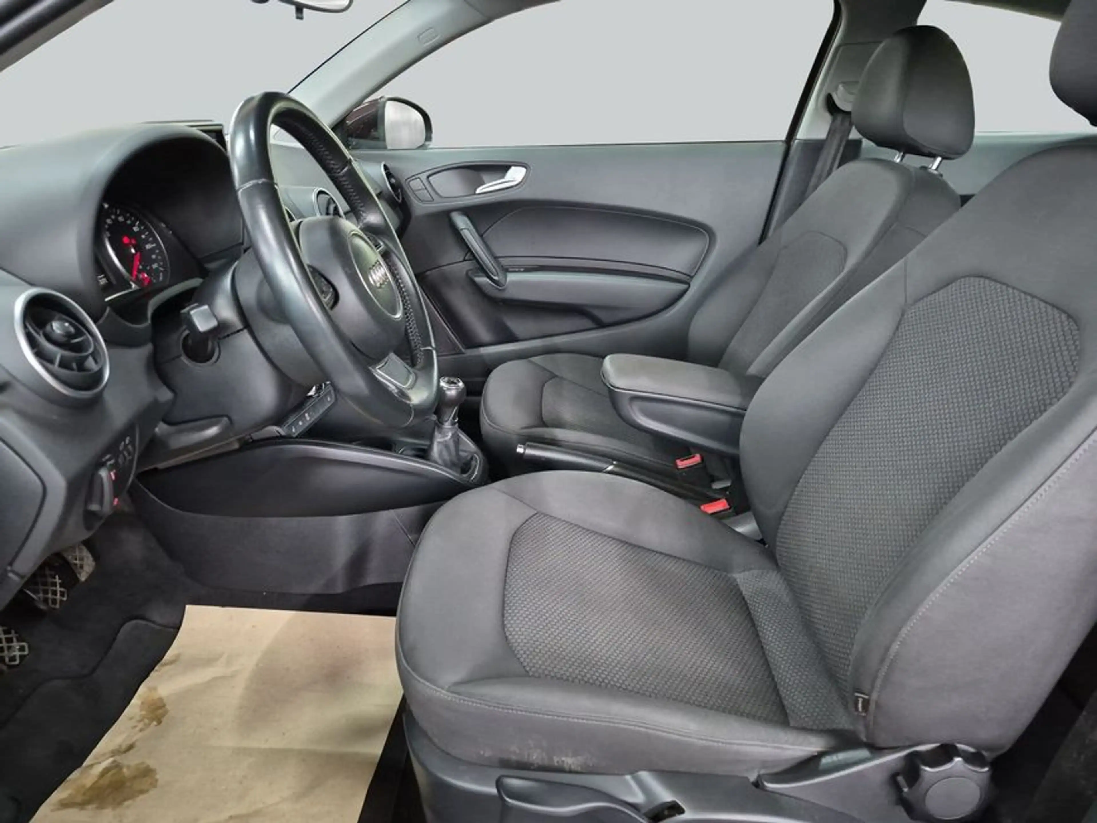 Audi A1 1.4 TFSI — photo 10