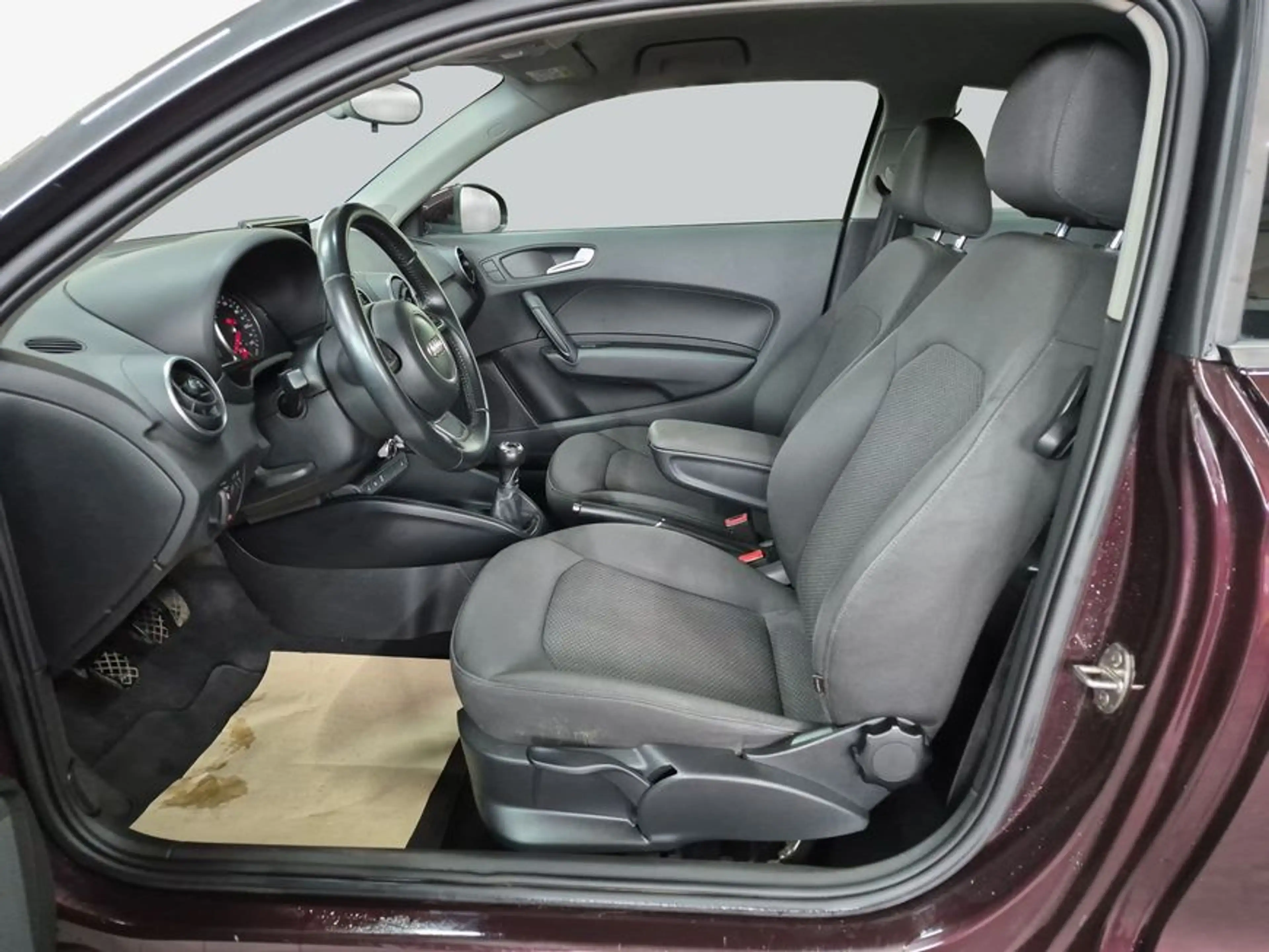Audi A1 1.4 TFSI — photo 9