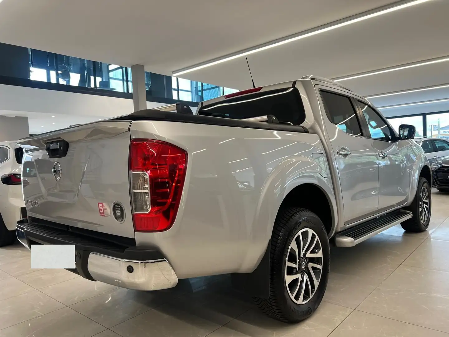 Nissan Navara 2.3 DCI TURBO Gris - 2