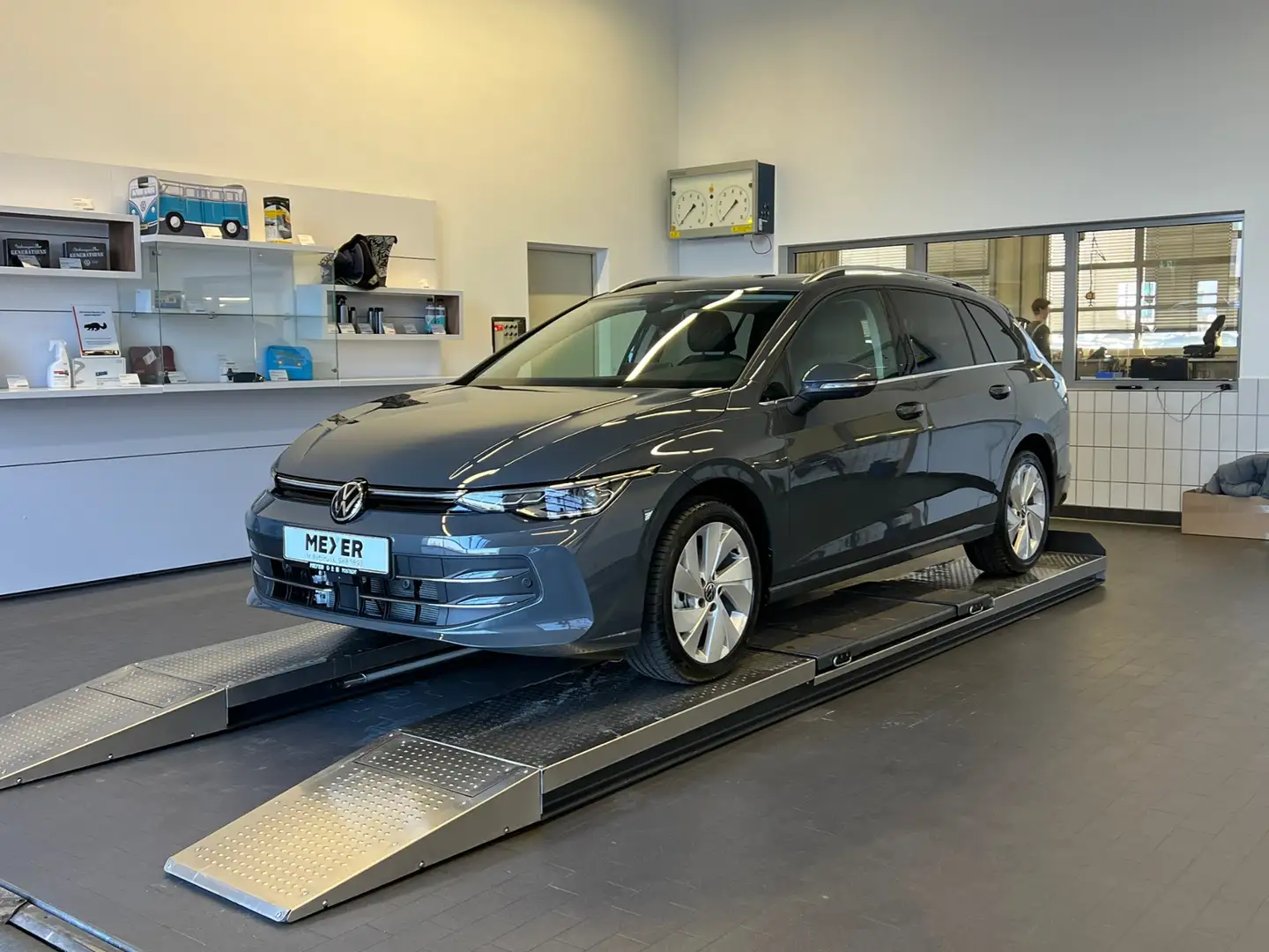 Volkswagen Golf Variant VIII Variant Style 1.5 eTSI DSG *IQ.Light, Panora Grijs - 2
