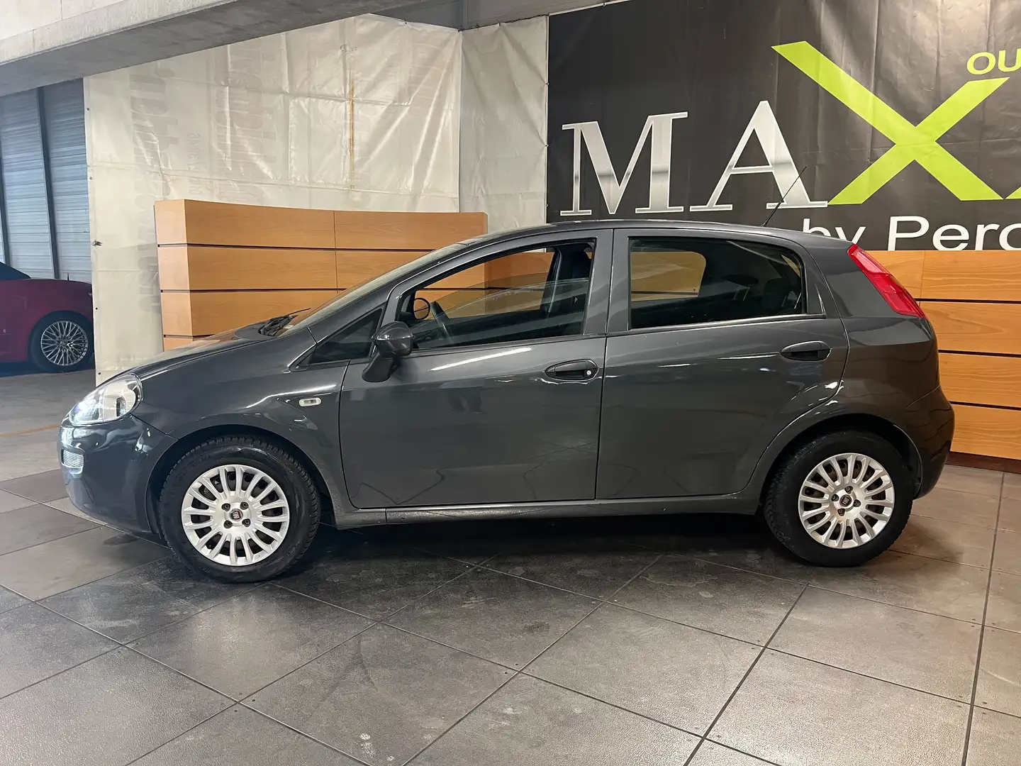 Fiat Punto Punto 5p 1.4 easypower Street Gpl E6 Grijs - 2