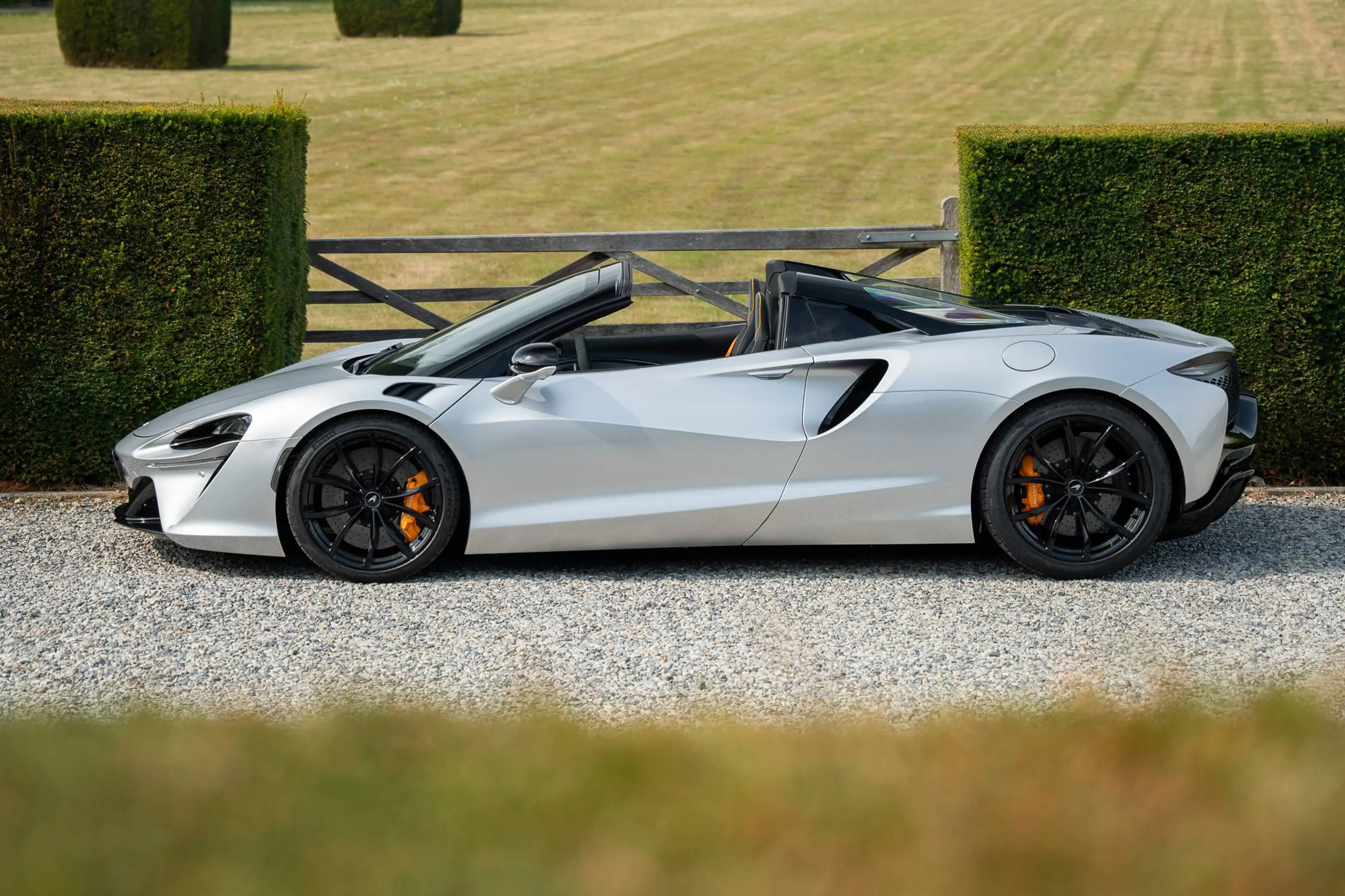 McLaren Artura Spider - 1 Owner — photo 9