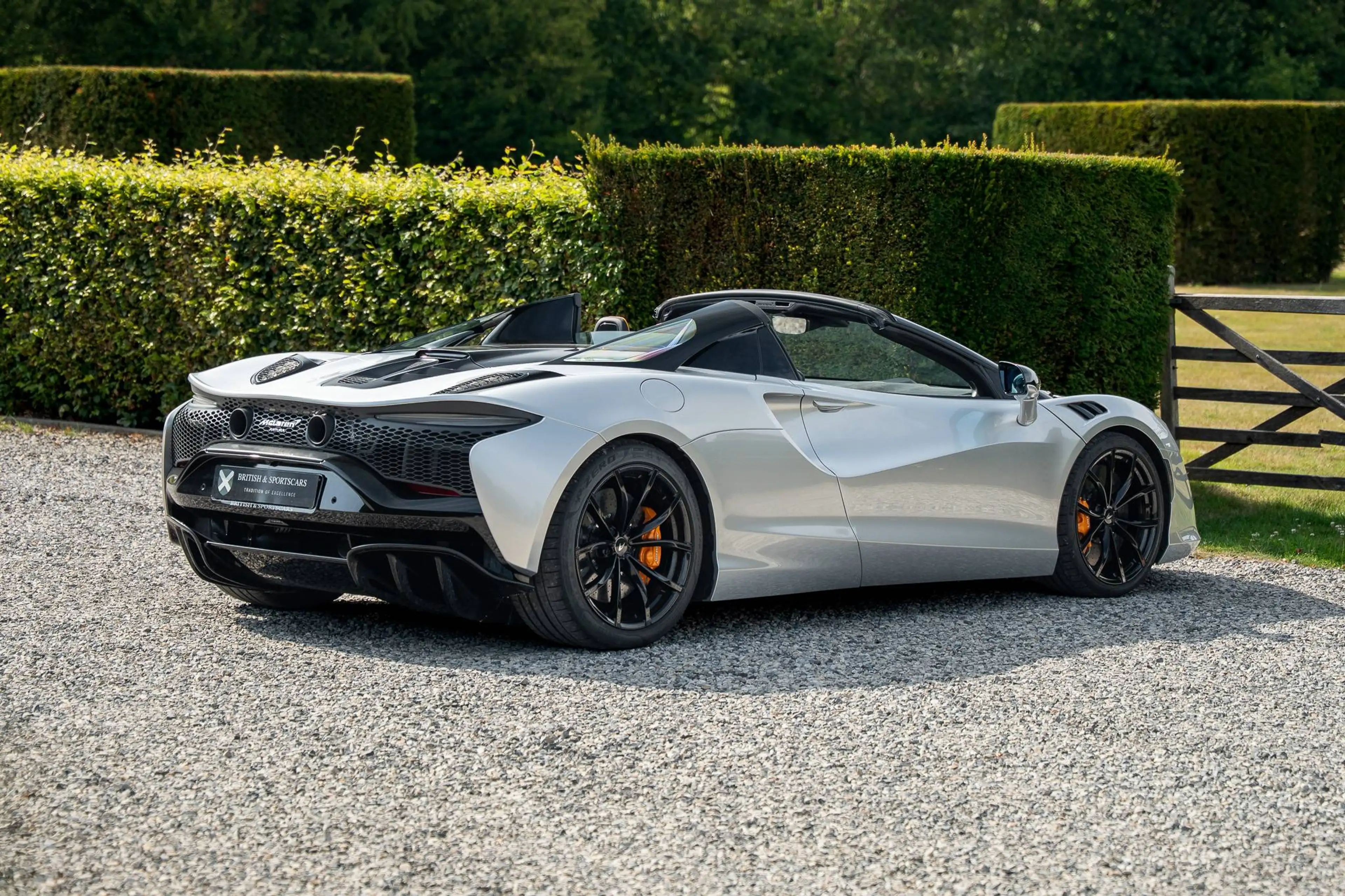 McLaren Artura Spider - 1 Owner — photo 6