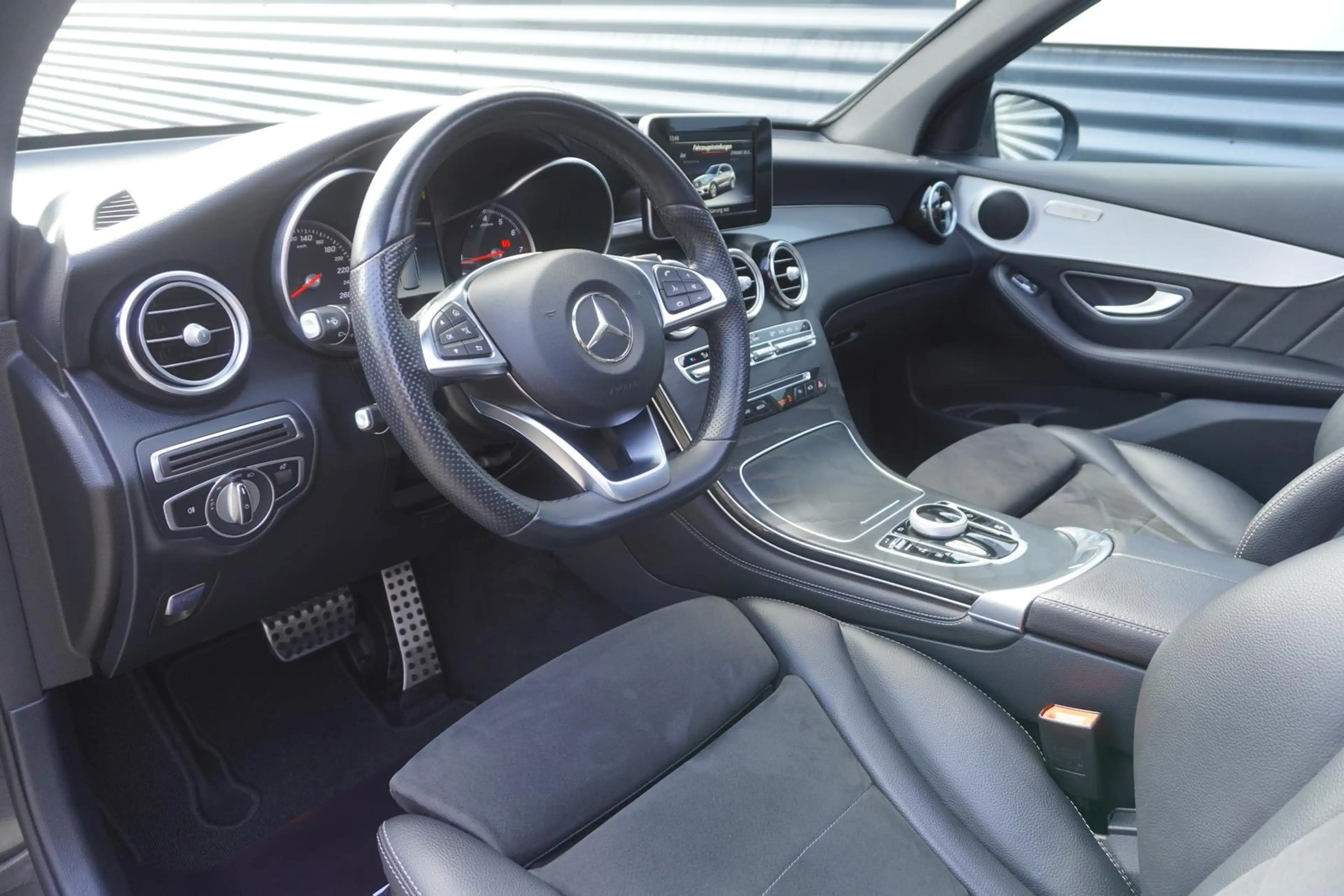 Mercedes-Benz GLC 250 4MATIC|AMG-LINE|PANORAMA|KAMERA|LED|NAVI — photo 13