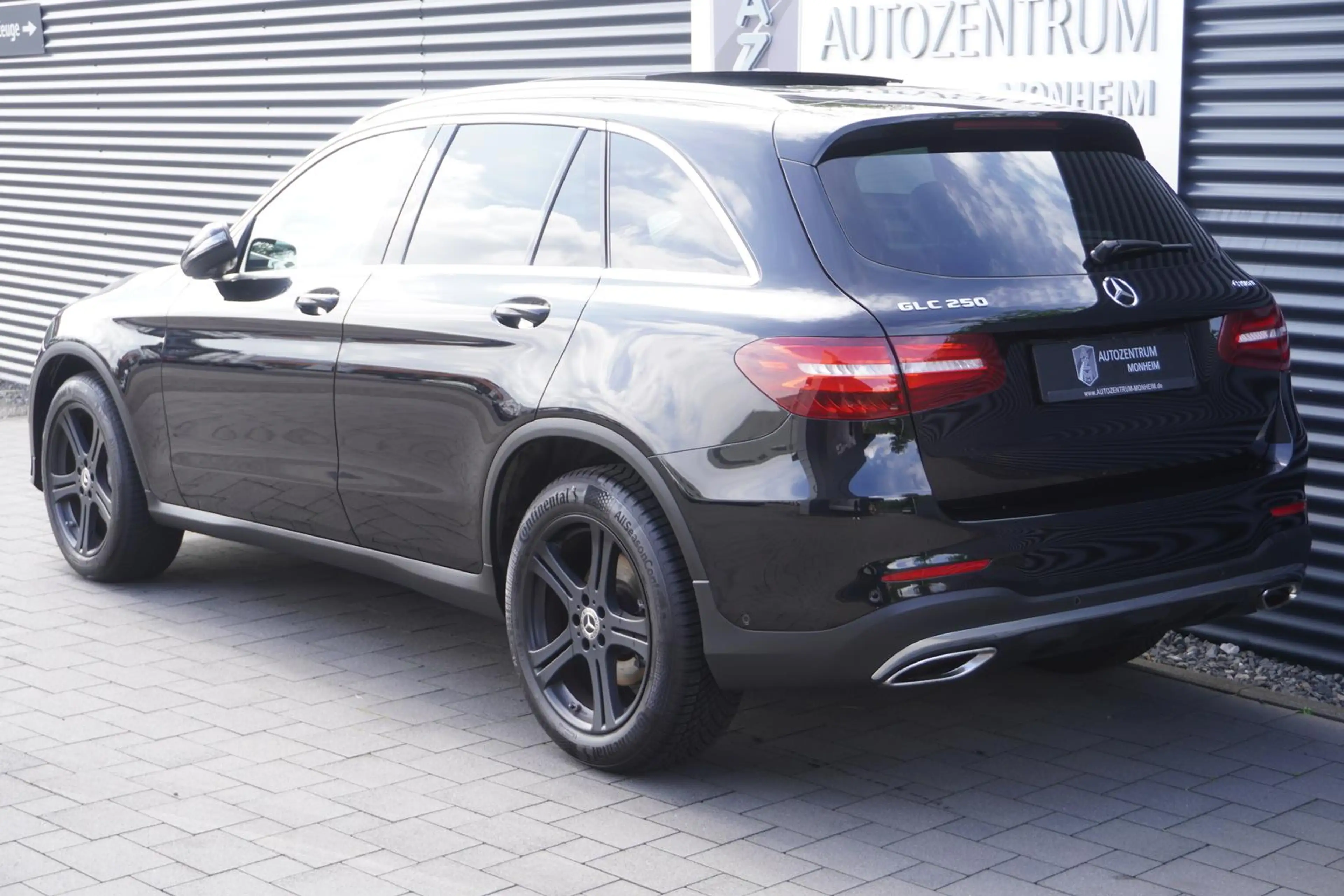 Mercedes-Benz GLC 250 4MATIC|AMG-LINE|PANORAMA|KAMERA|LED|NAVI — photo 7