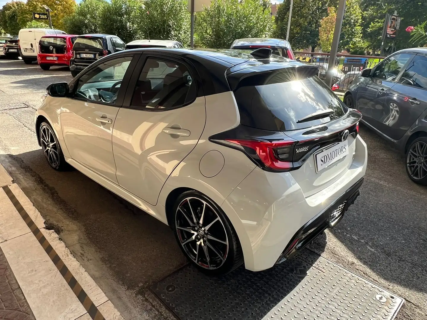 Toyota Yaris Yaris 1.5h GR Sport Weiß - 2