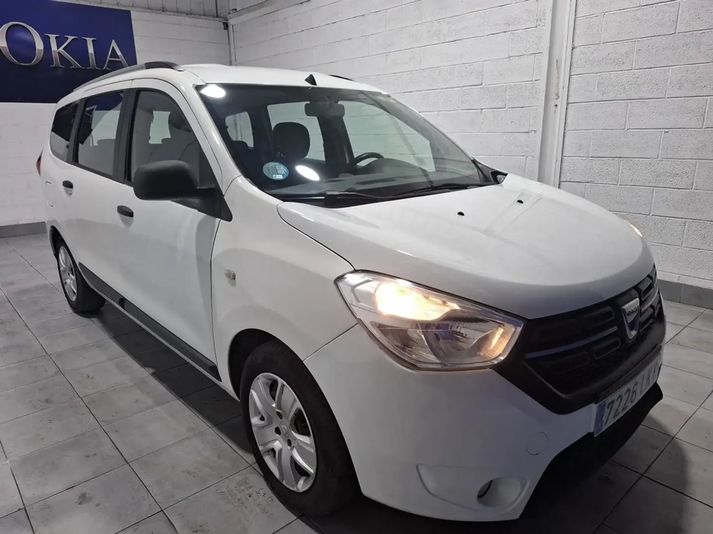 Dacia Lodgy 1.6 GLP Comfort 7pl. 80kW Weiß - 2