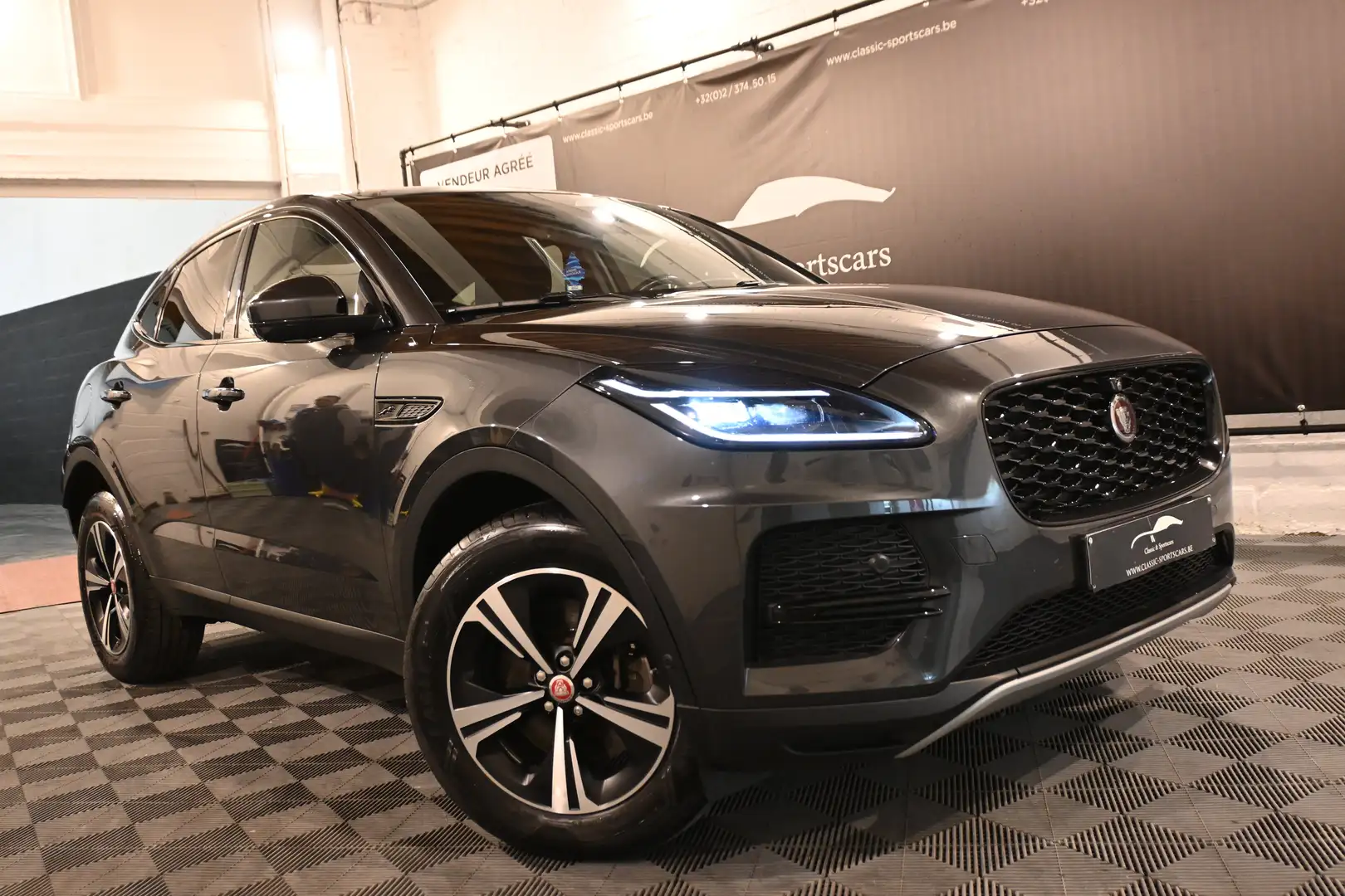 Jaguar E-Pace 2.0 D AWD NEW MODEL / CAMERA 360 / 3D / CARPLAY !! Grijs - 2