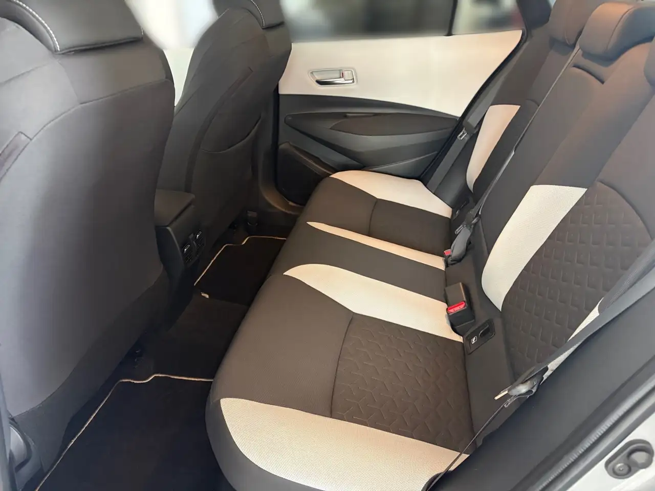Toyota Corolla TS 1,8 Heller Innenraum Hybrid, миниатюра 20