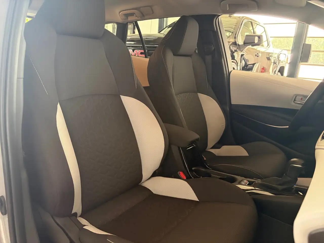 Toyota Corolla TS 1,8 Heller Innenraum Hybrid, миниатюра 13