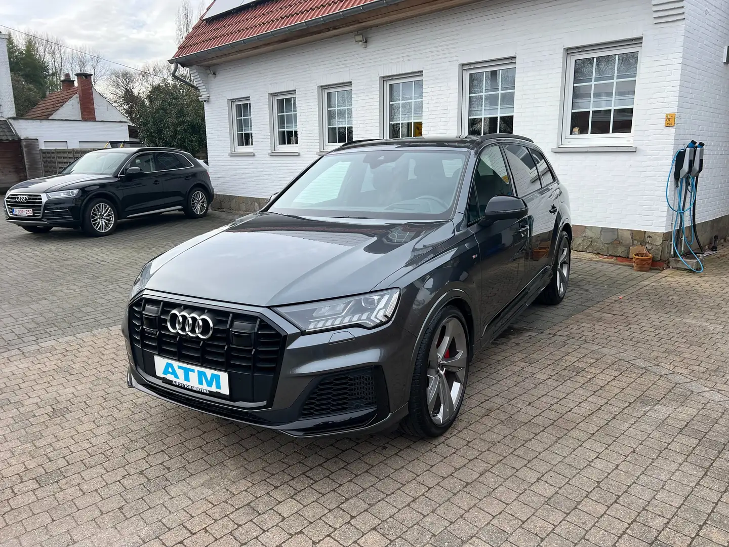 Audi Q7 60 TFSi e Quattro PHEV S line  Tip./NP 119000 Euro Grijs - 2
