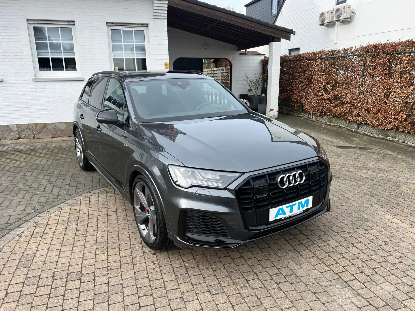 Audi Q7 60 TFSi e Quattro PHEV S line  Tip./NP 119000 Euro Grijs - 1