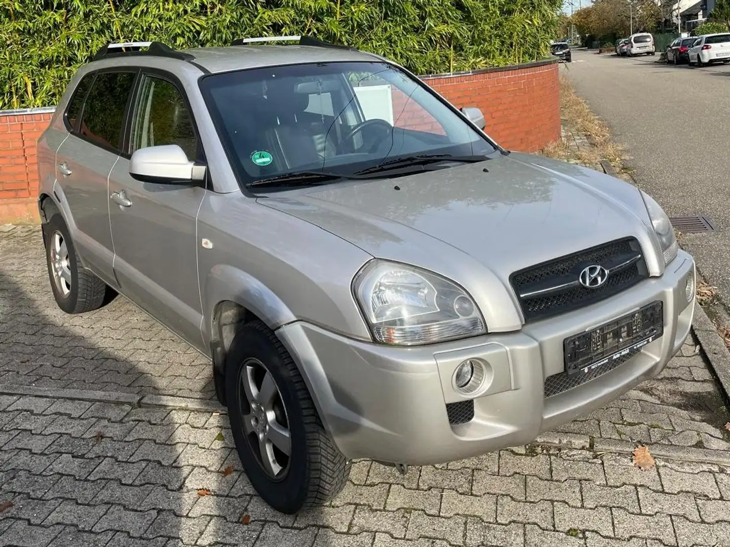 Hyundai TUCSON 2.0 GLS (2WD) // Händler, Export oder Bastler / Grau - 1