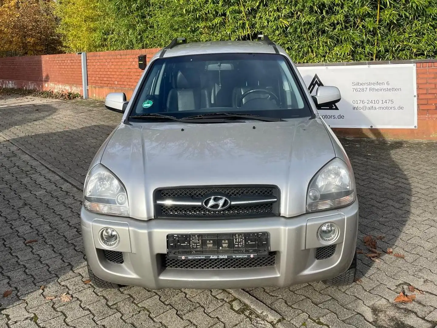 Hyundai TUCSON 2.0 GLS (2WD) // Händler, Export oder Bastler / Grau - 2