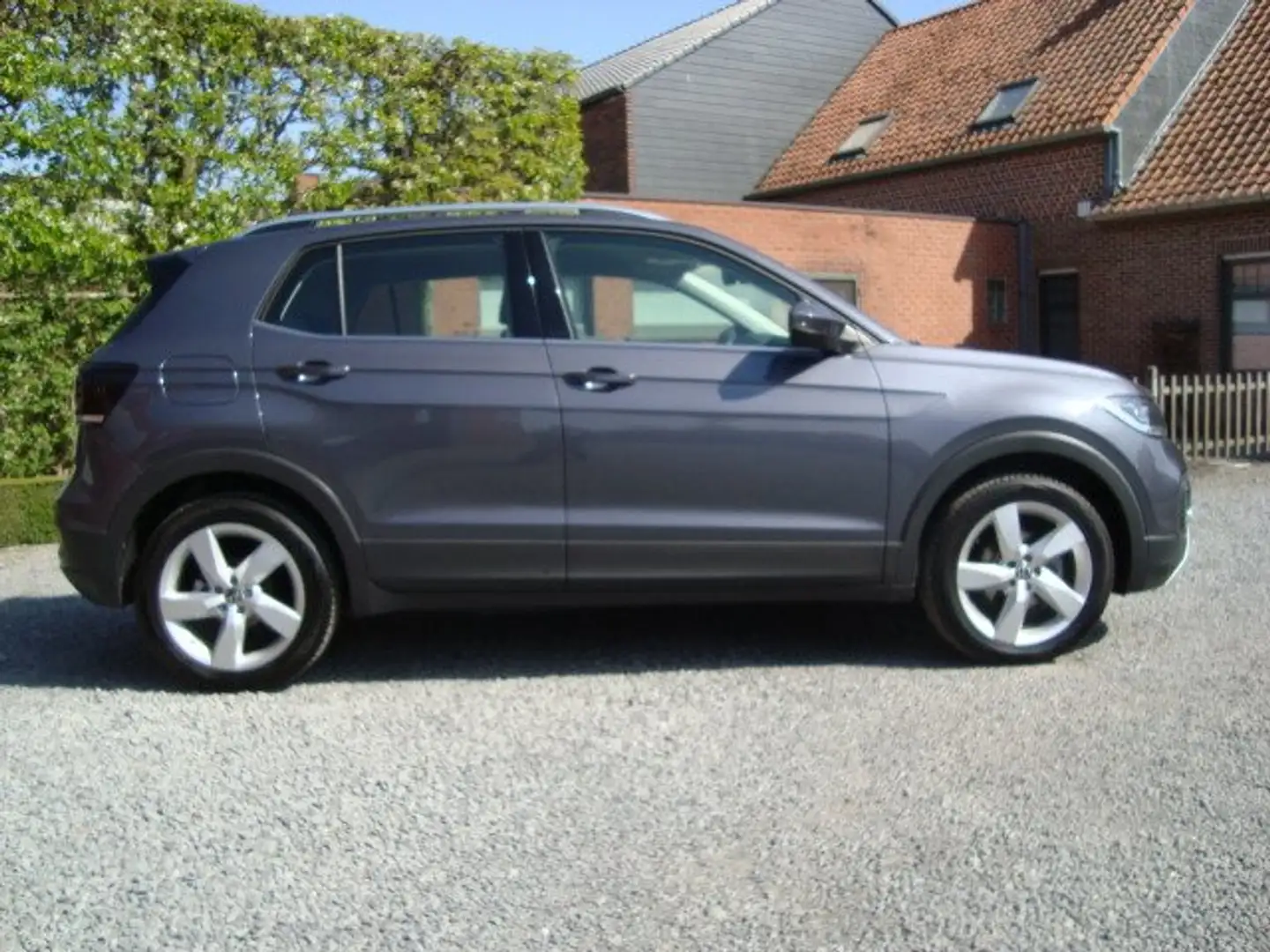 Volkswagen T-Cross 1.0 TSI Style Business Premium DSG 'VERKOCHT' Grijs - 2