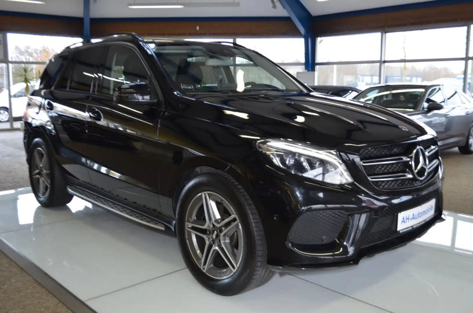 Mercedes-Benz GLE 350 d 4Matic AMG-PAKET / XENON / NAVI /LEDER Schwarz - 2