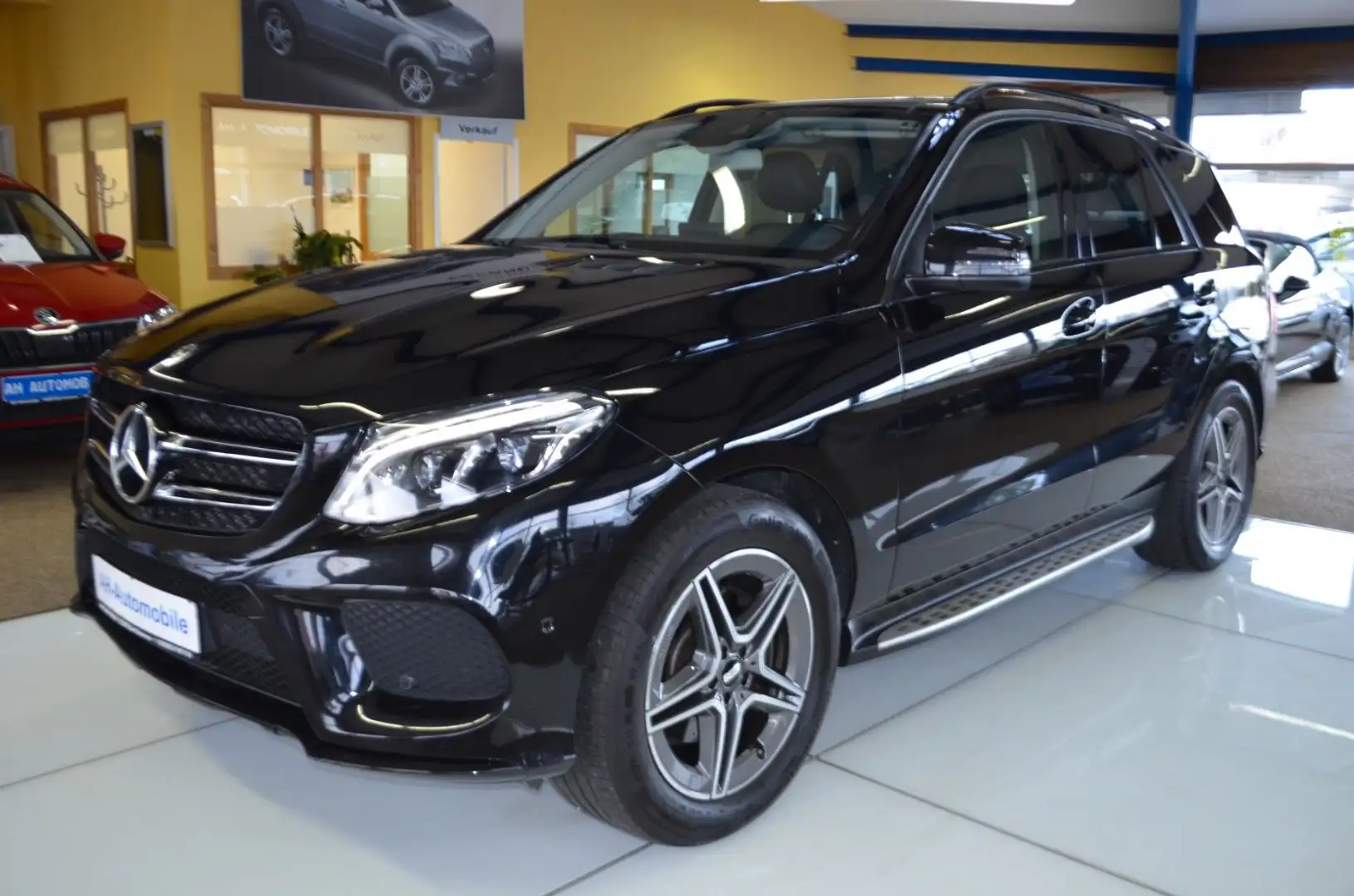Mercedes-Benz GLE 350 d 4Matic AMG-PAKET / XENON / NAVI /LEDER Schwarz - 1