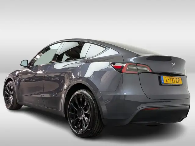 Tesla Model Y view 7