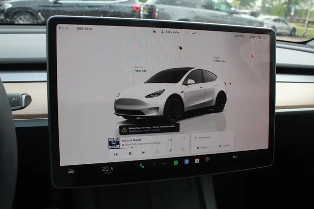 Tesla Model Y view 14