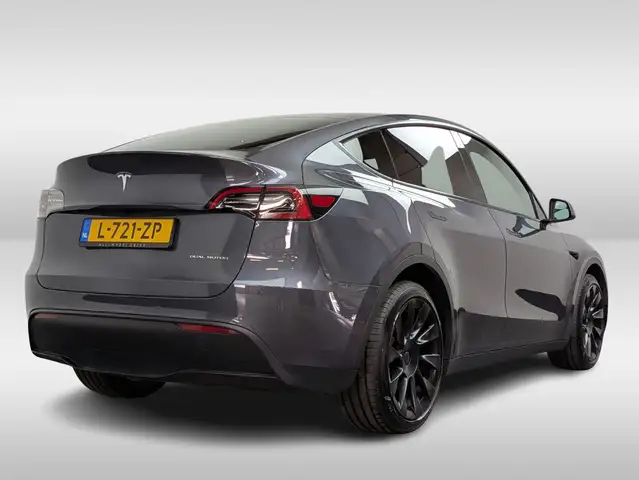 Tesla Model Y view 4