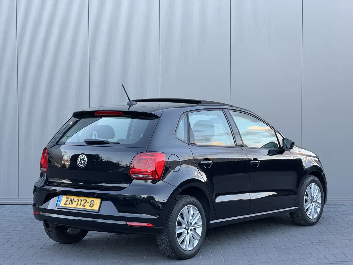 Volkswagen Polo 1.2 TSI Highline | Panorama | Navigatie | Climate Negro - 2
