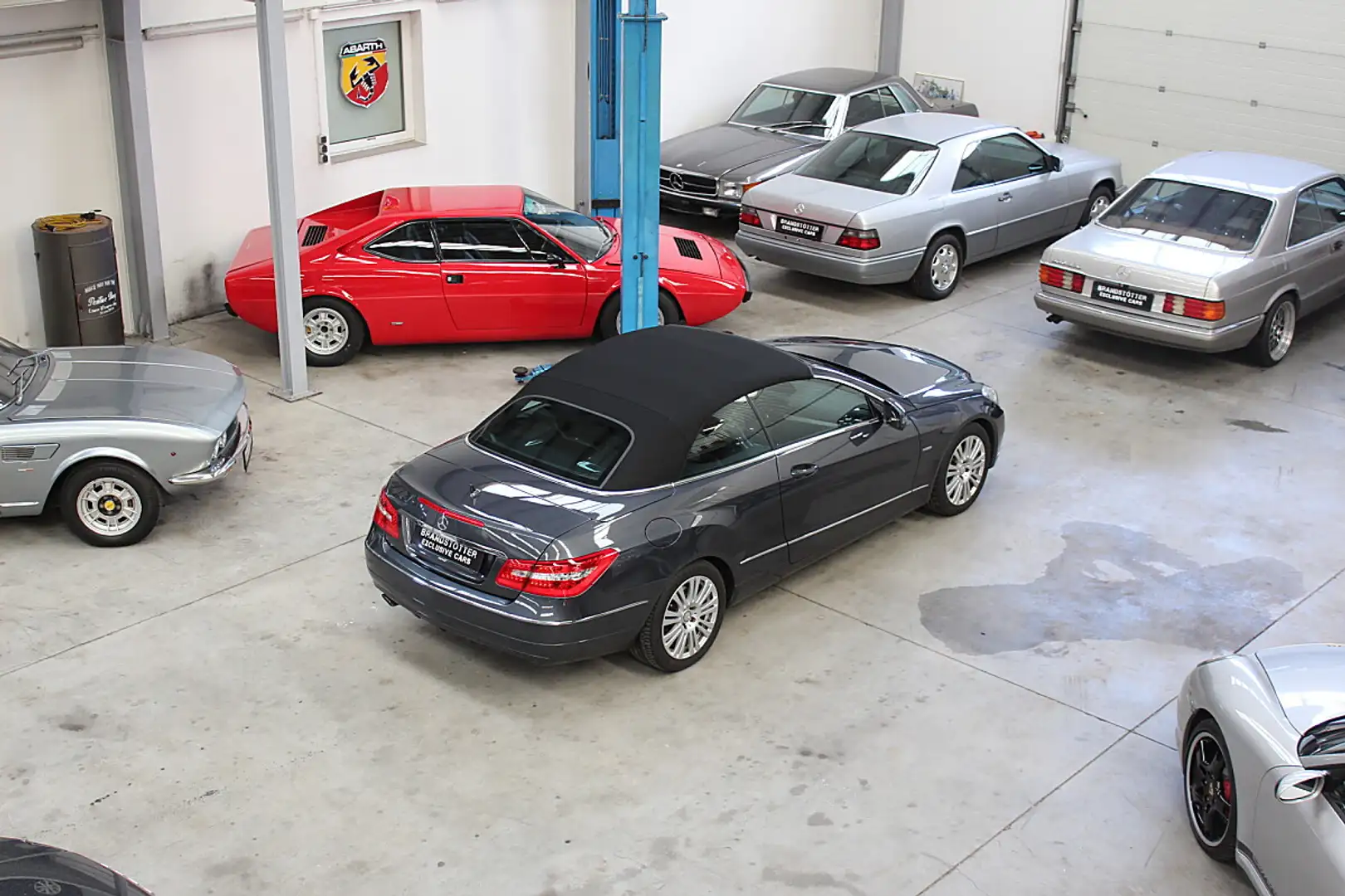 Mercedes-Benz E 200 Cabrio Top Ausstattung Servicegepflegt Grau - 2