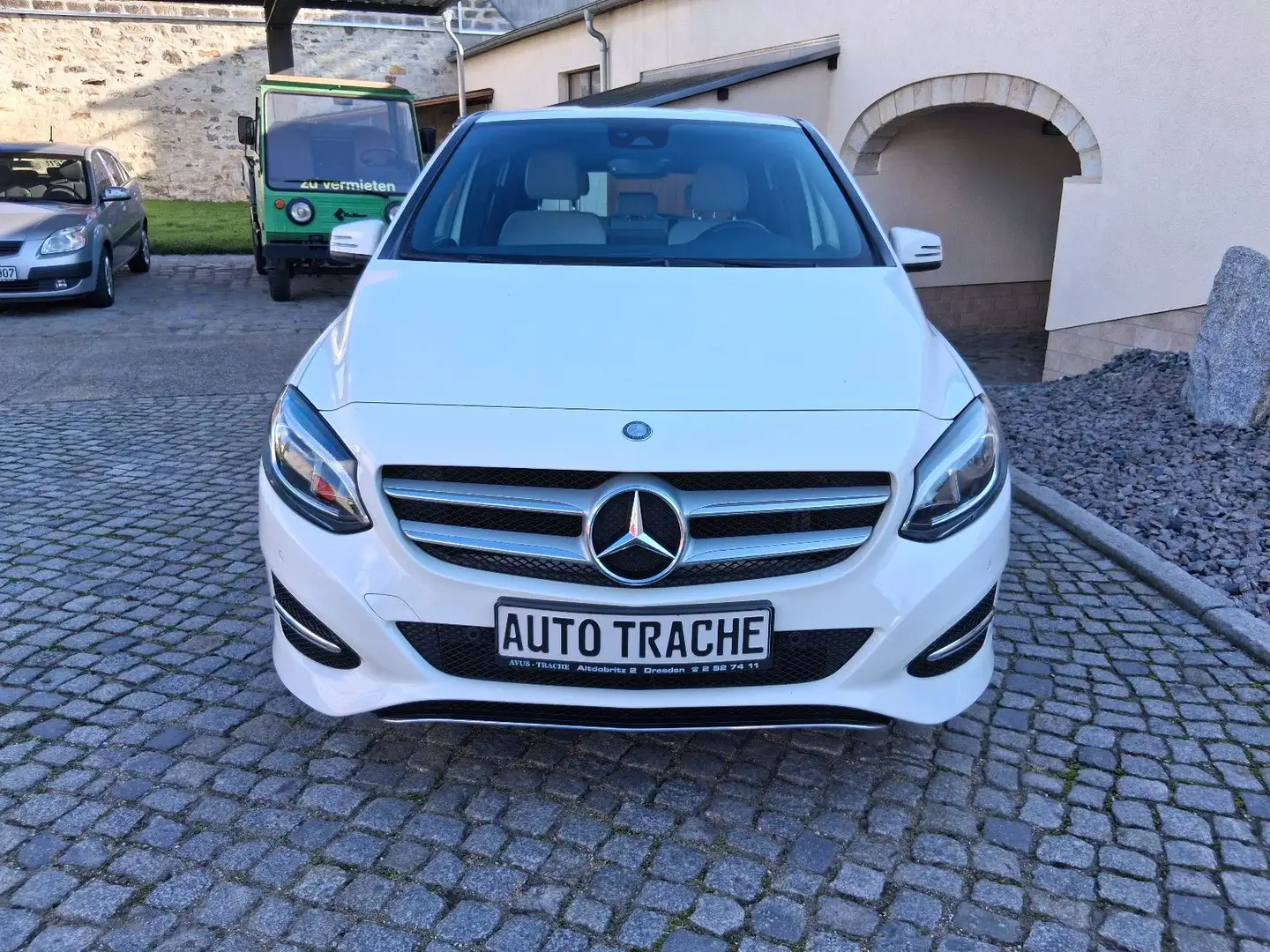 Mercedes-Benz B 180 B -Klasse B 180 Navi PDC V+ H LED Automatik Weiß - 2