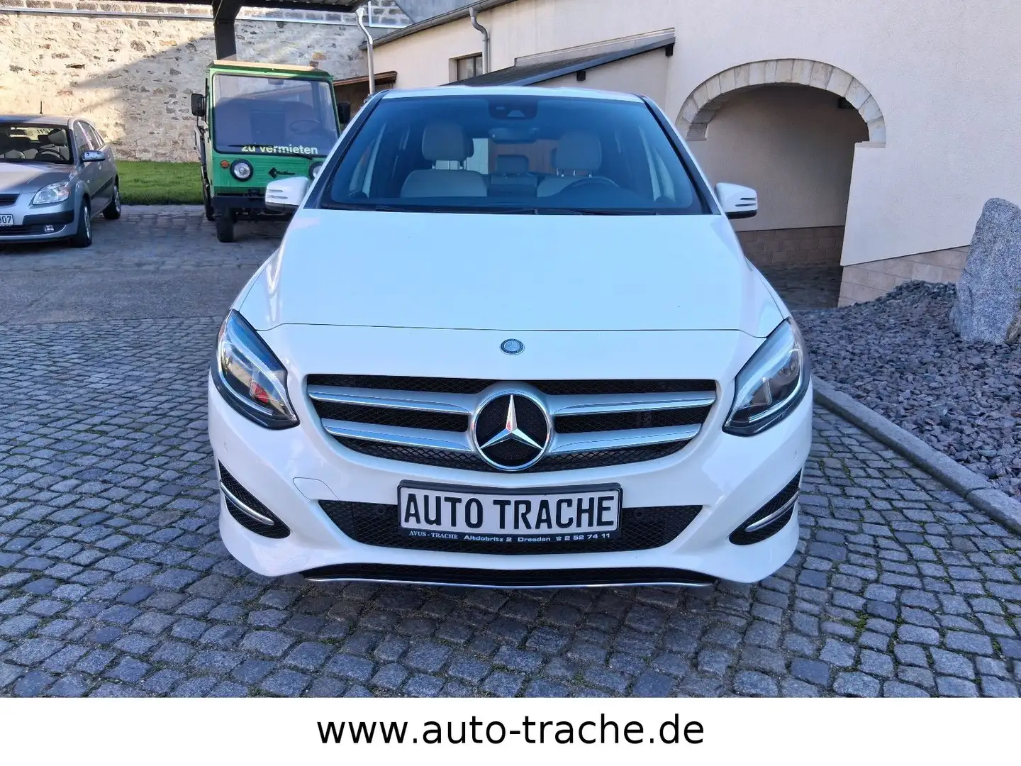 Mercedes-Benz B 180 B -Klasse B 180 Navi PDC V+ H LED Automatik Bílá - 2