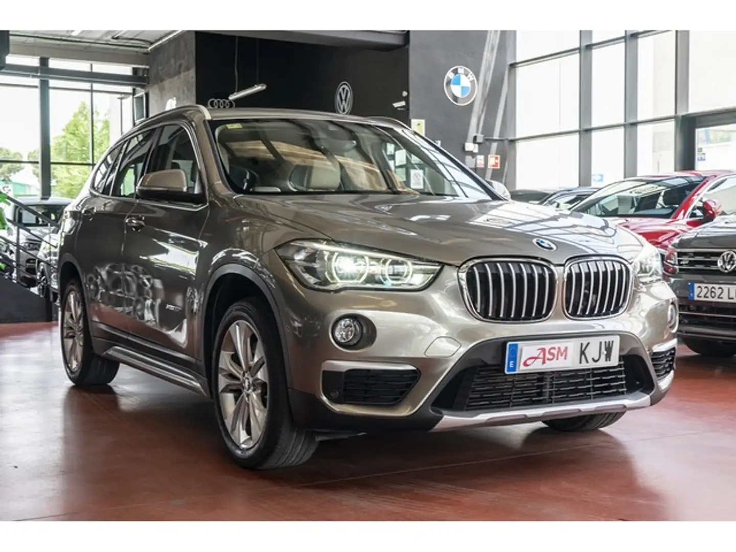 BMW X1 xDrive 25iA Plateado - 2