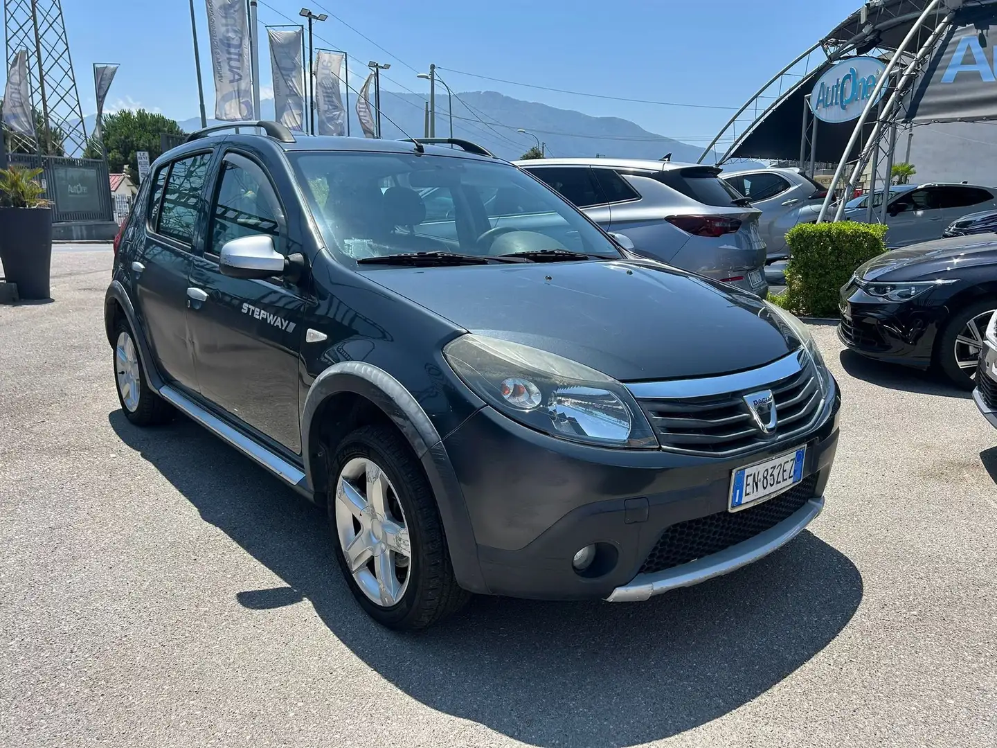 Dacia Sandero Sandero Stepway 1.6 8V GPL 85CV Grijs - 1