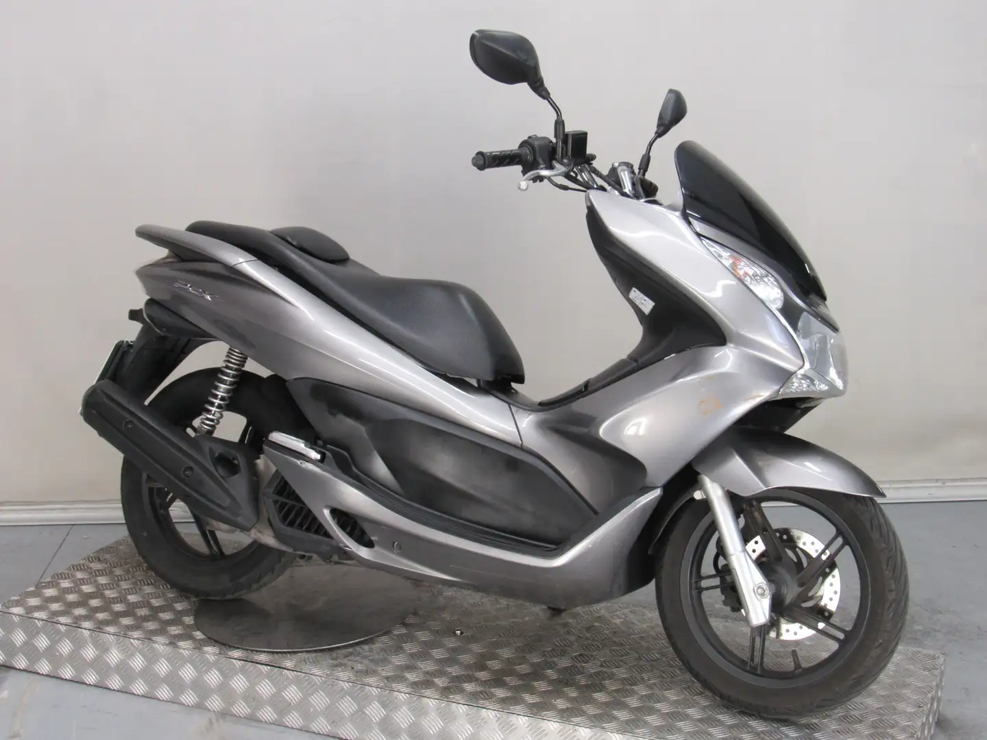 Honda PCX 125 Grigio - 2