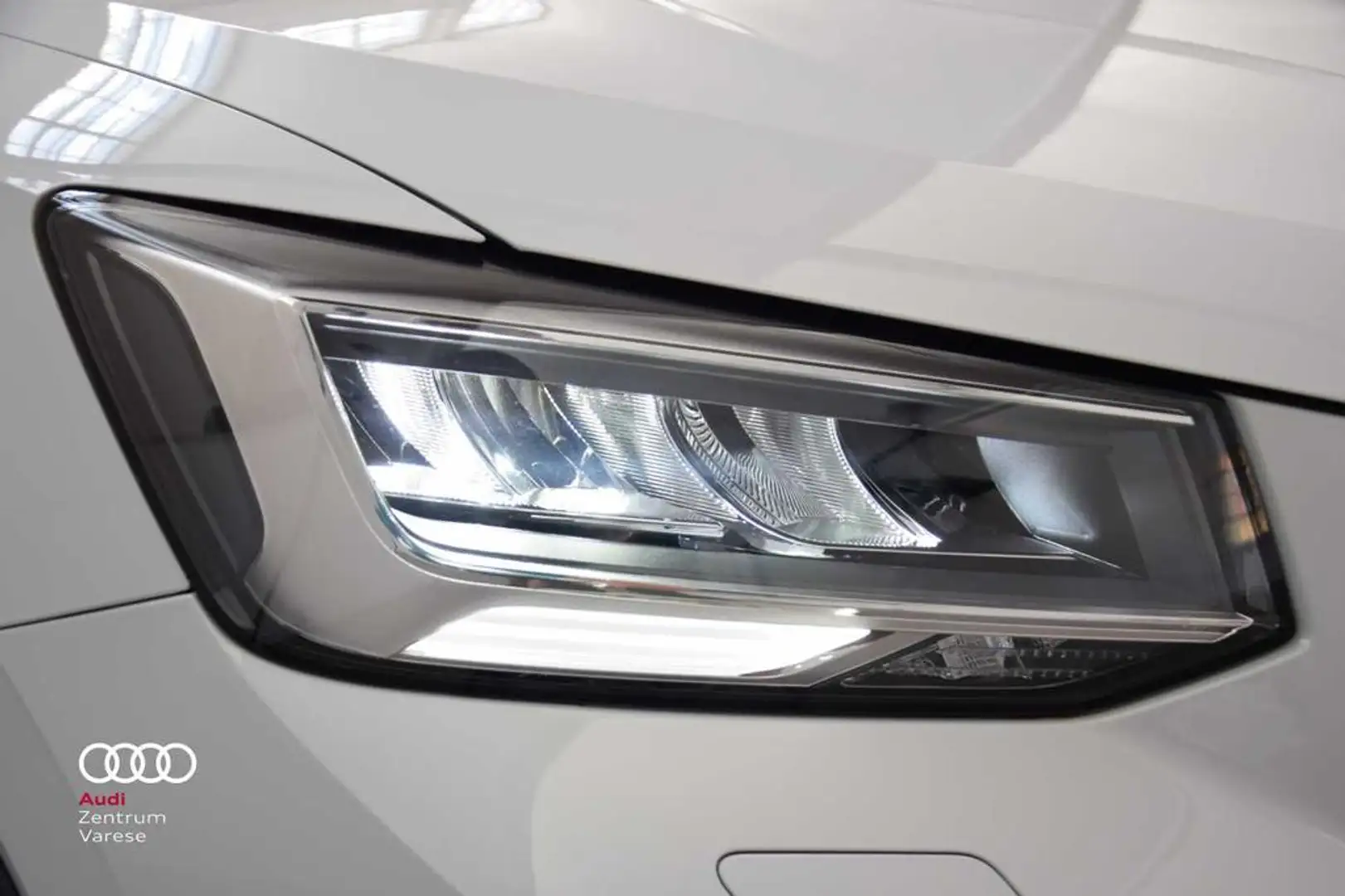 Audi Q2 30 2.0 tdi Business Advanced s-tronic Weiß - 2