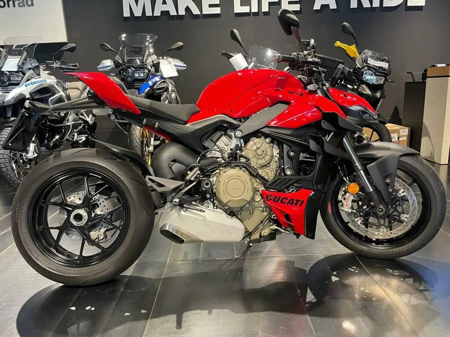 Ducati Streetfighter V4 Red my23 - 1