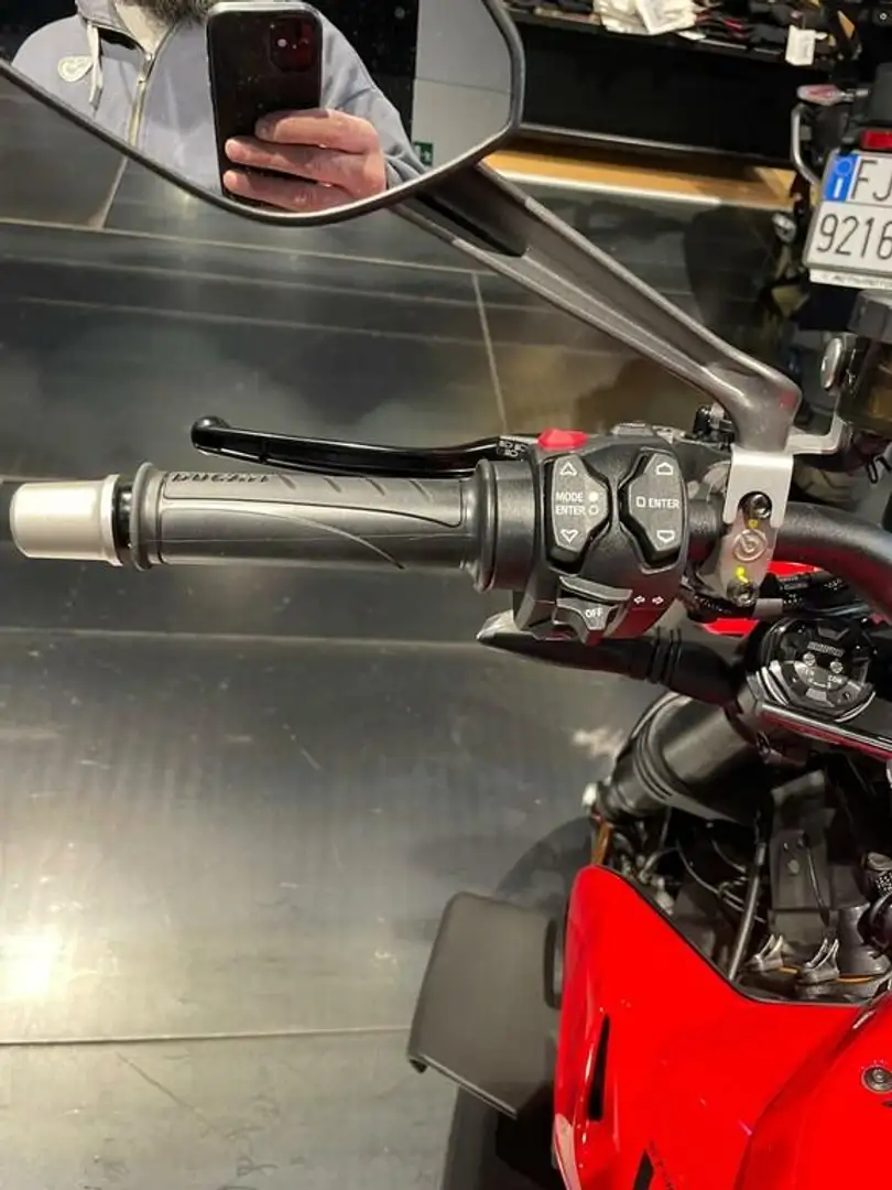 Ducati Streetfighter V4 Red my23 - 2