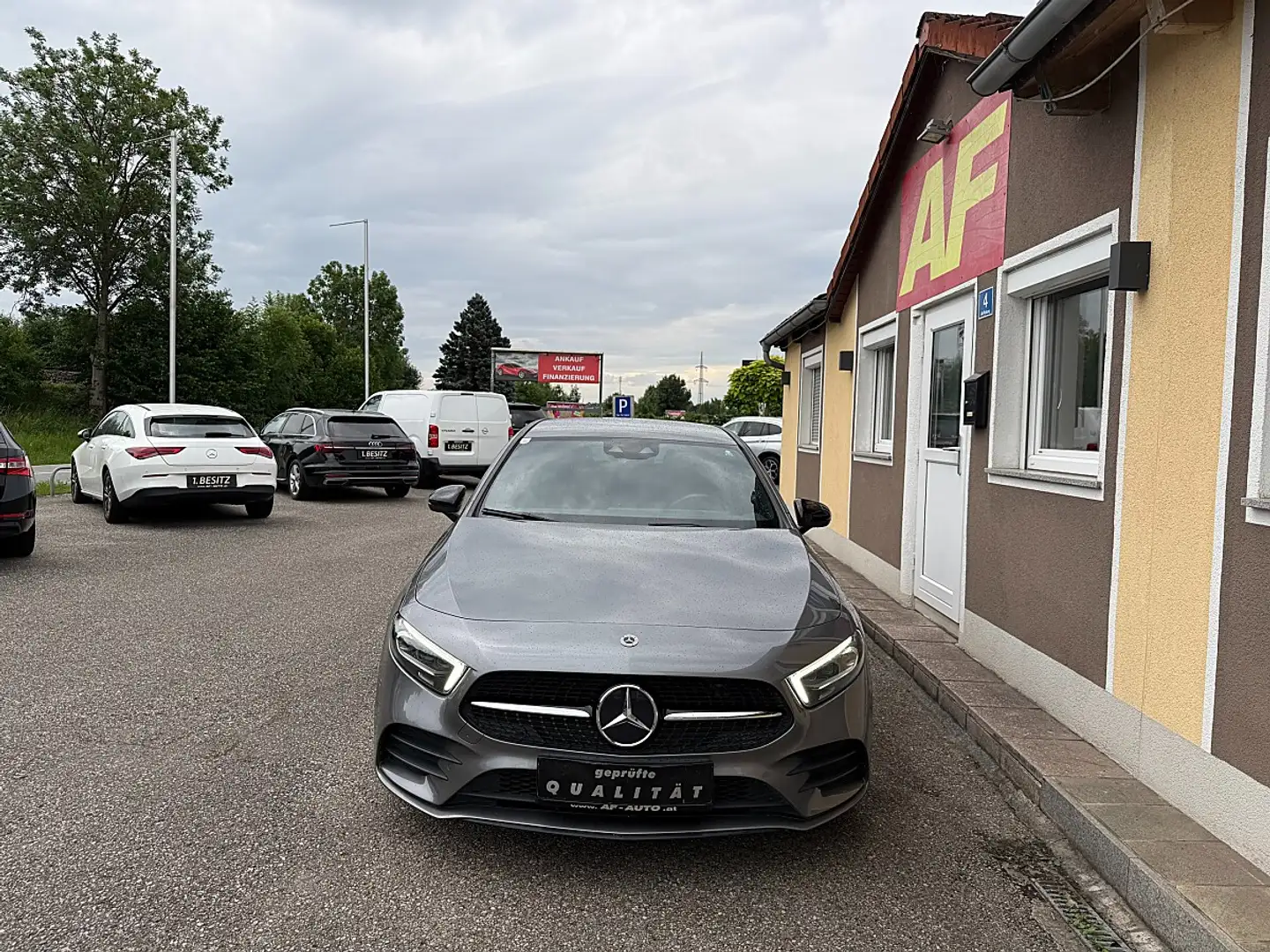Mercedes-Benz A 200 Limousine Aut. | TOPAUSSTATTUNG | AMG Grau - 2