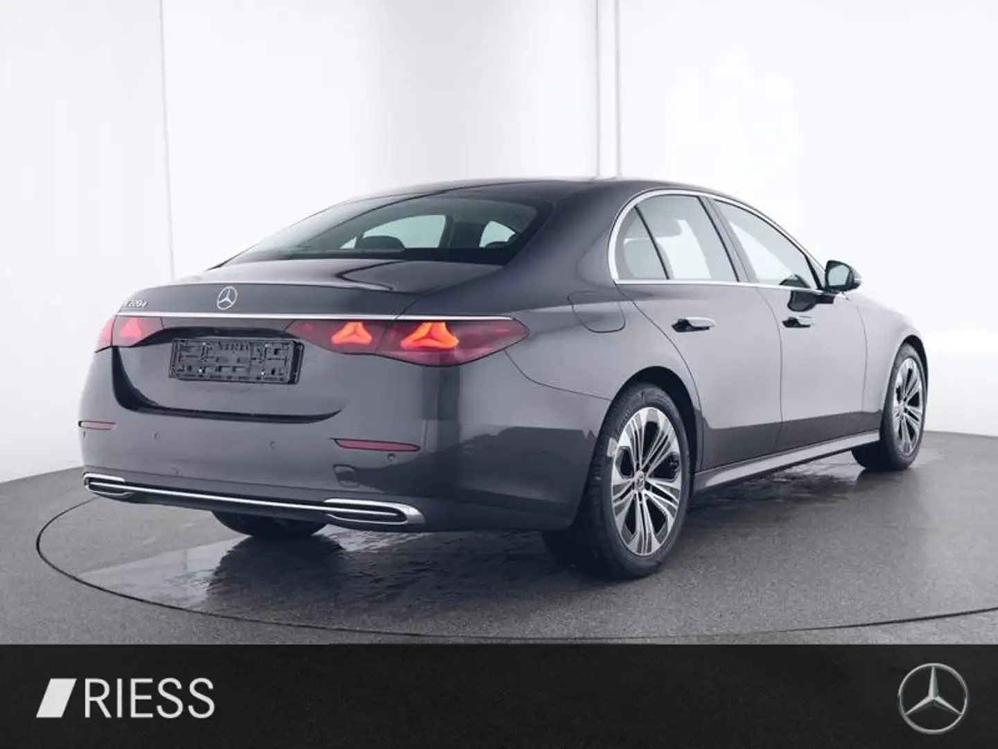 Mercedes-Benz E 220 d Limousine AVANTGARDE PANO LED RFK DISTRO Grau - 2